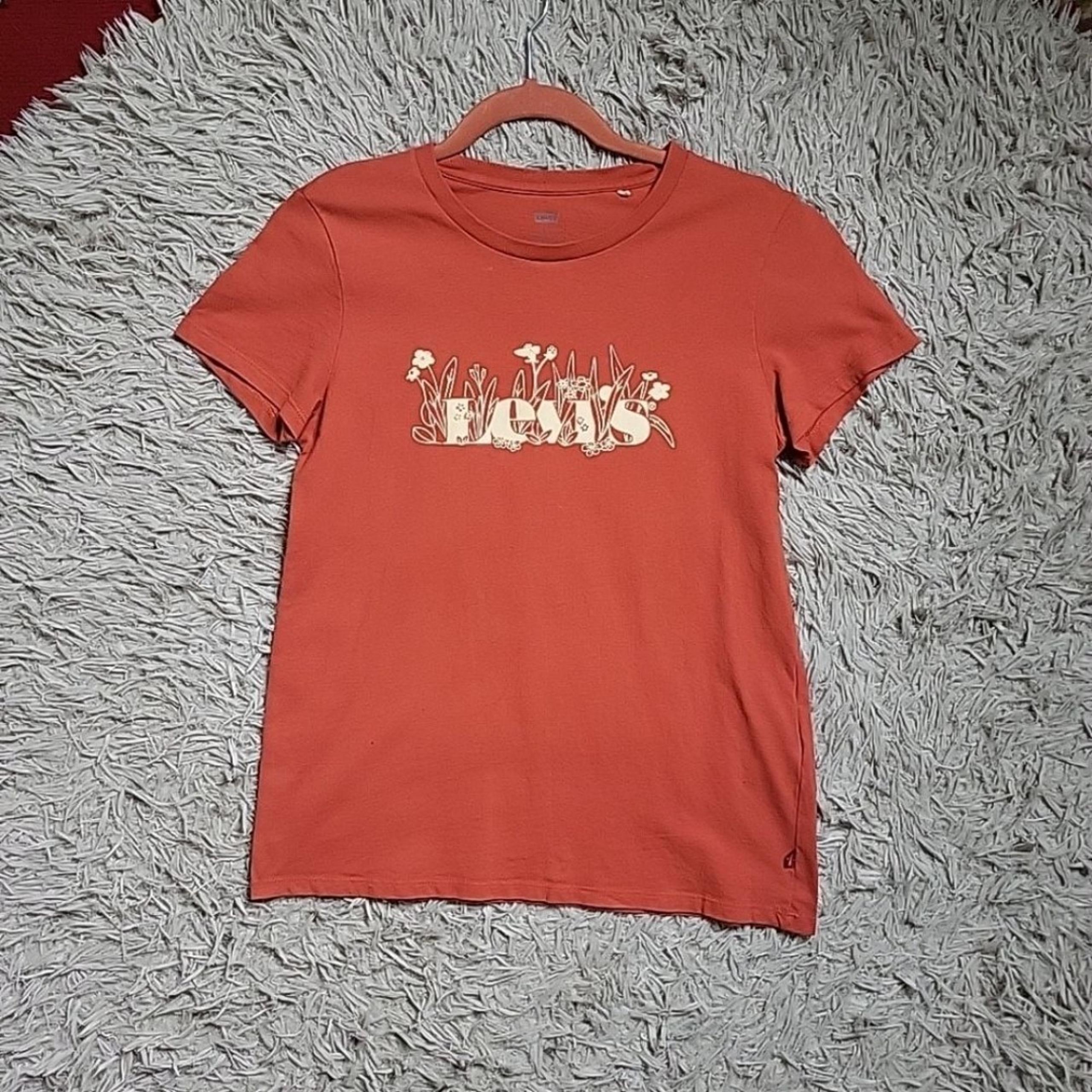 Womens Levi's Tshirt Tee T-shirt Top Orange Size Small S Y2K Style Short Sleeve