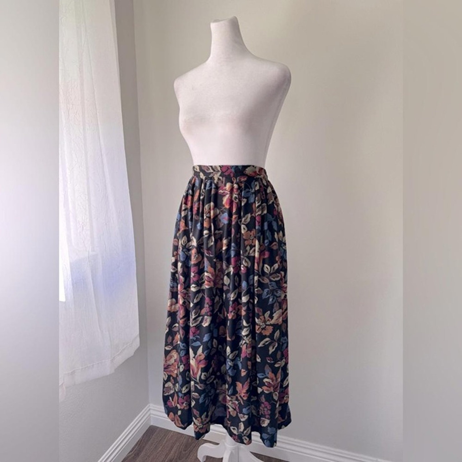 Vintage ‘90s A.K.F. New York Black Floral Print A-Line Midi Skirt