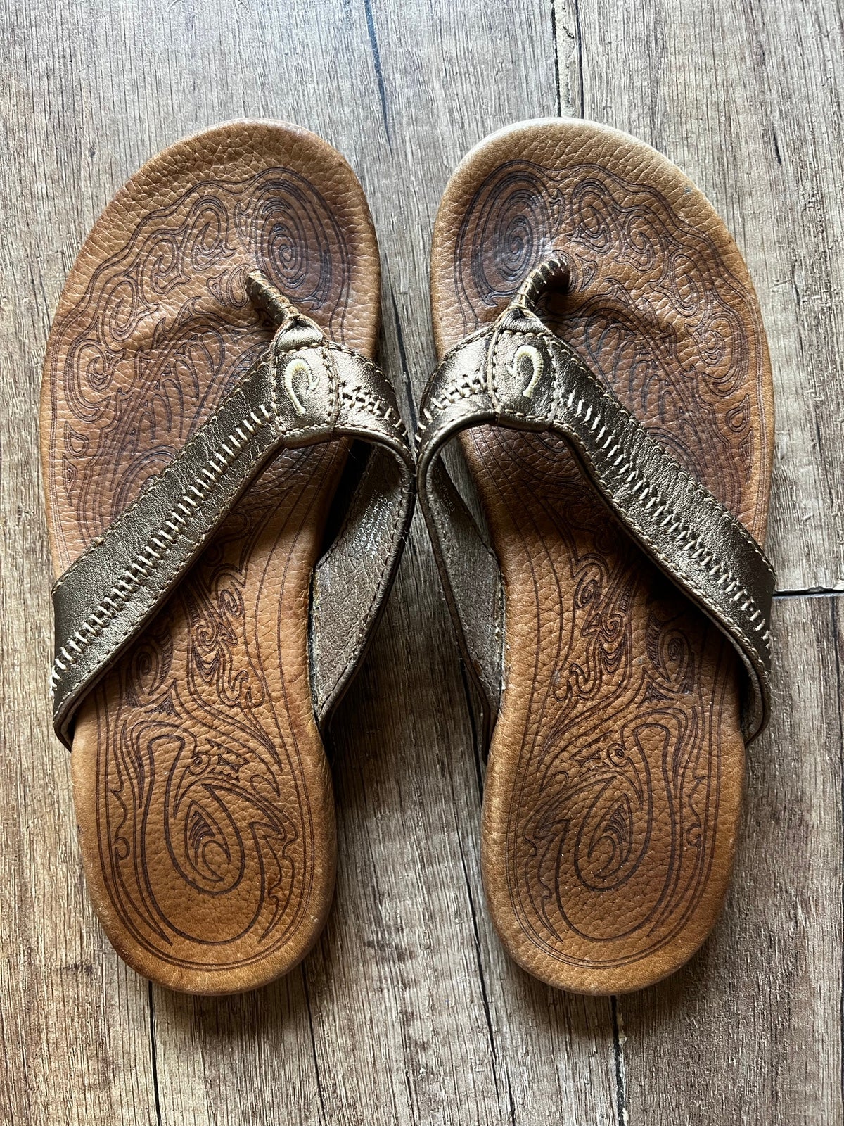 Olukai EUC women Sandals size 6 | make offer