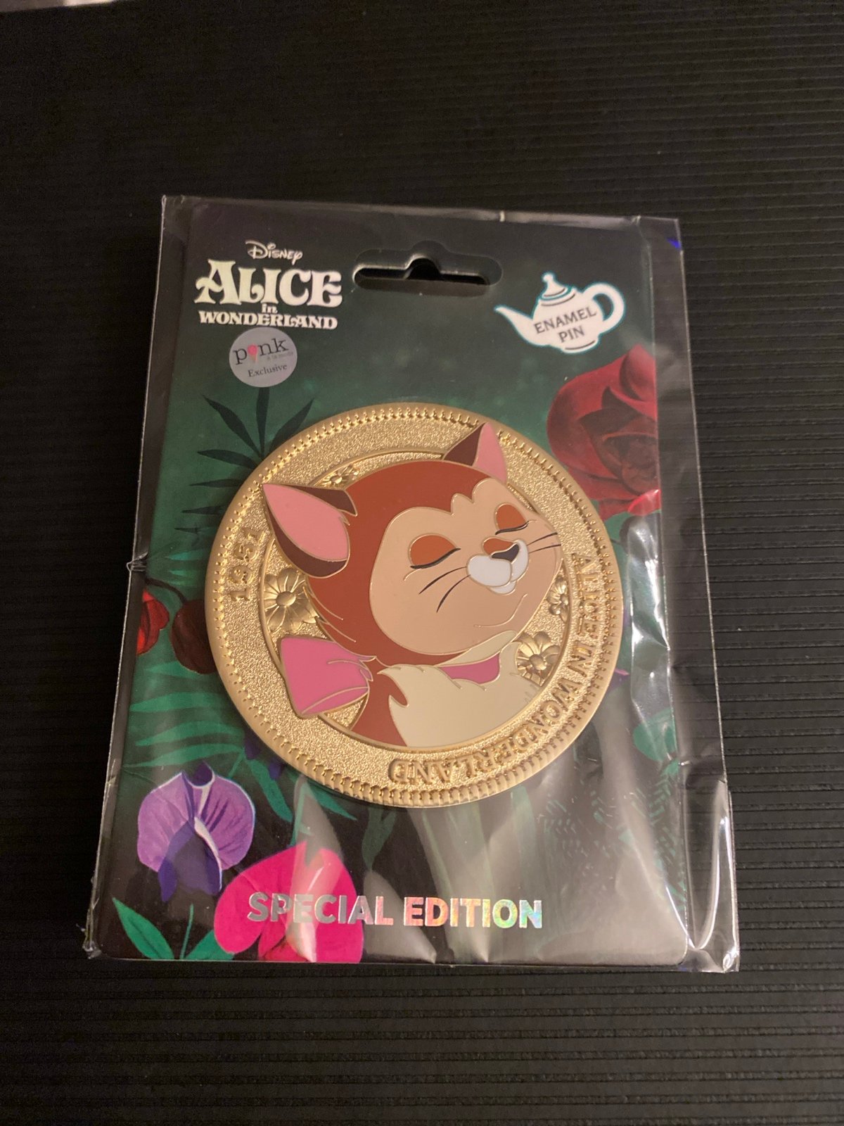 Disney PALM Alice in Wonderland Dinah coin pin LE 300
