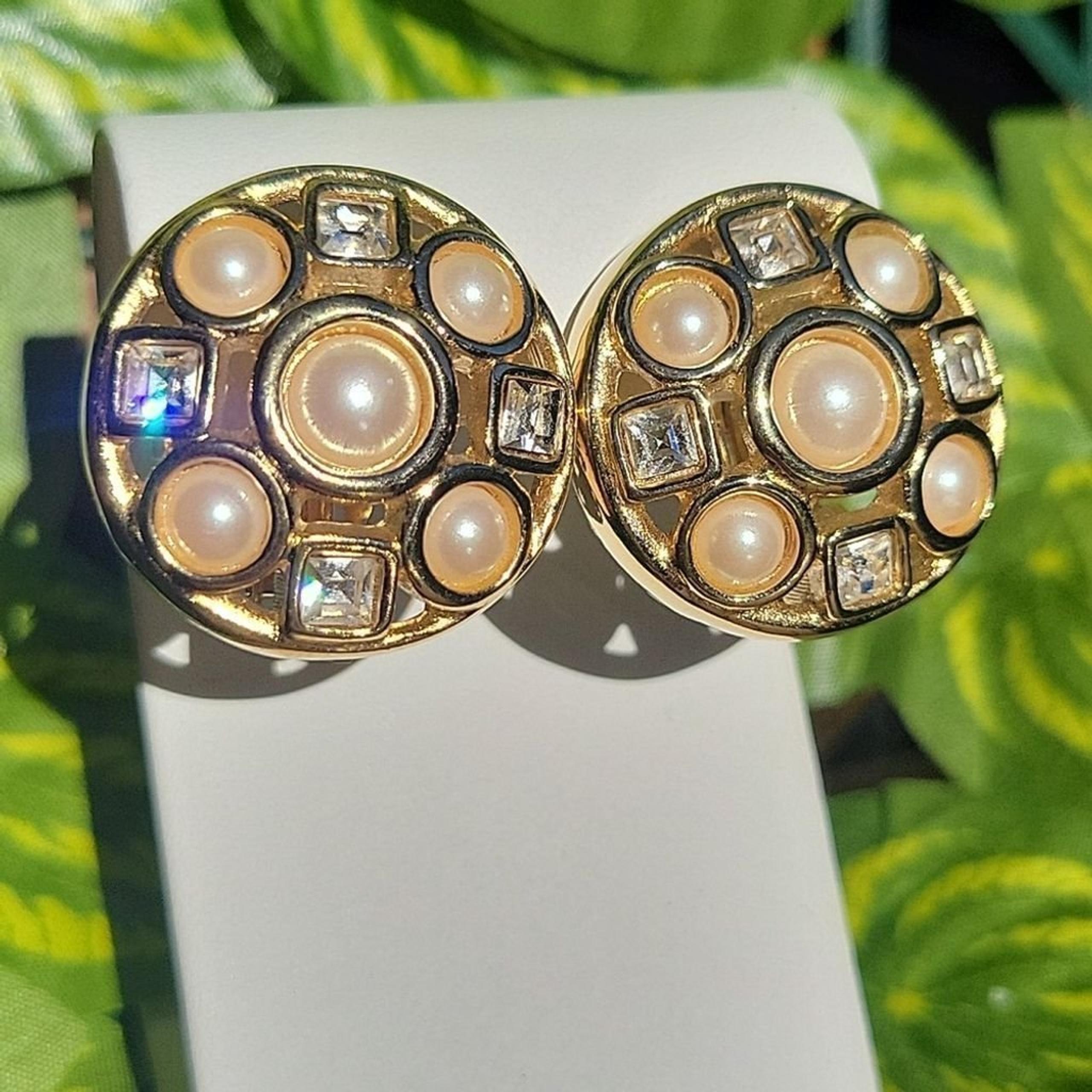 Givenchy Vintage Gold Rhinestone Pearl Circle Clip On Earrings Mob Wife