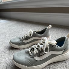 Vans Sneakers Size 8 women’s (6.5mens) NTW Sea Grass/Marshmallow Color