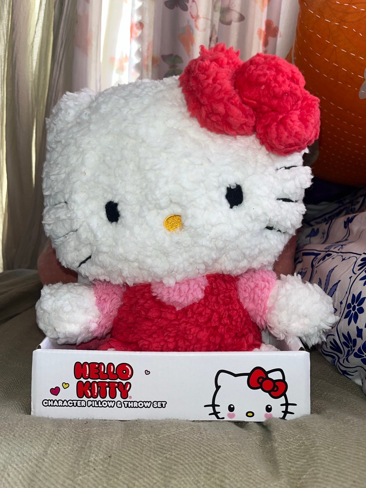 Hello Kitty Valentine’s Pink and Red Character Pillow & Throw Blanket Set NEW