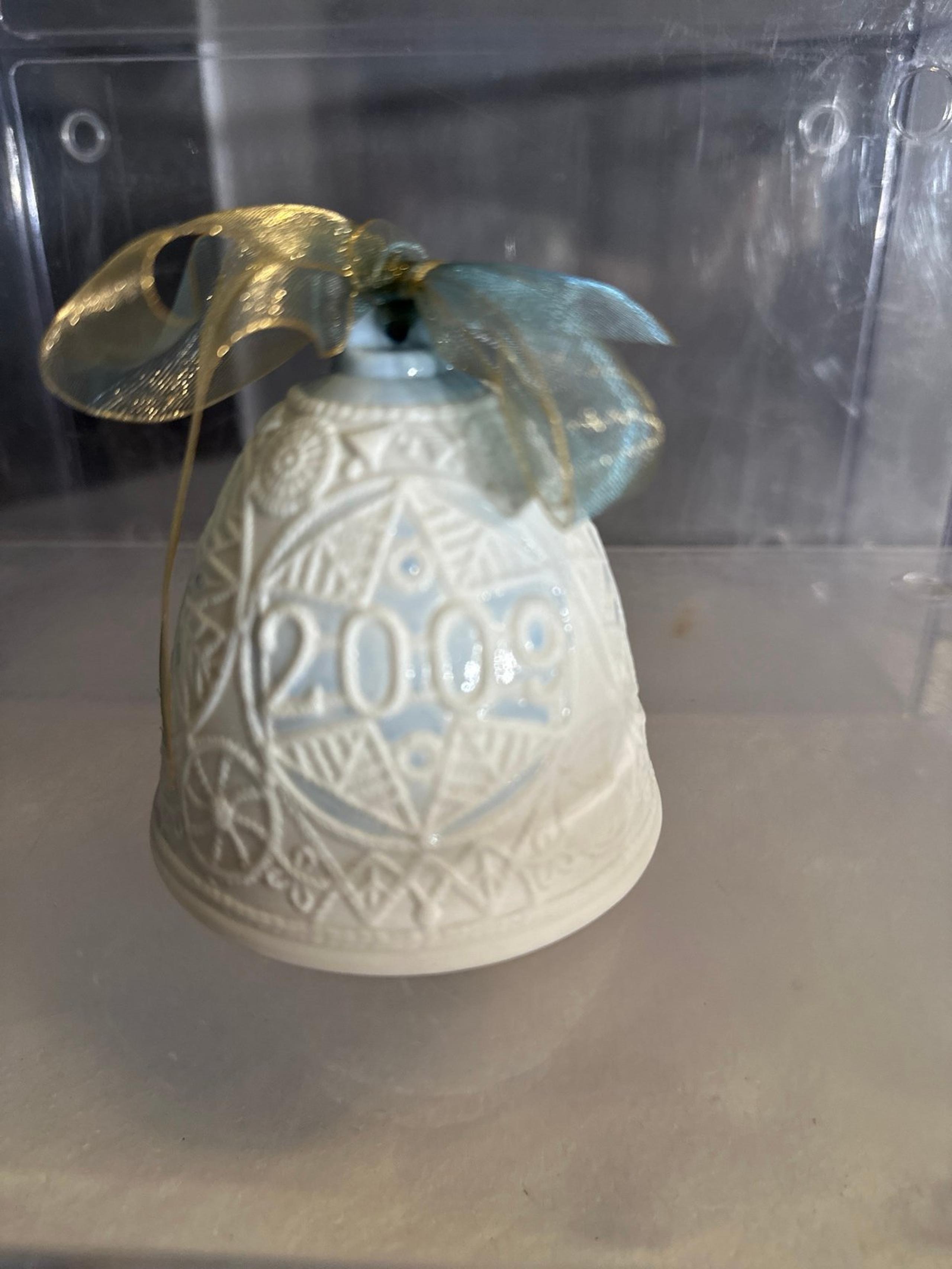 2009 Lladro Christmas bell in mint/new condition with original box.