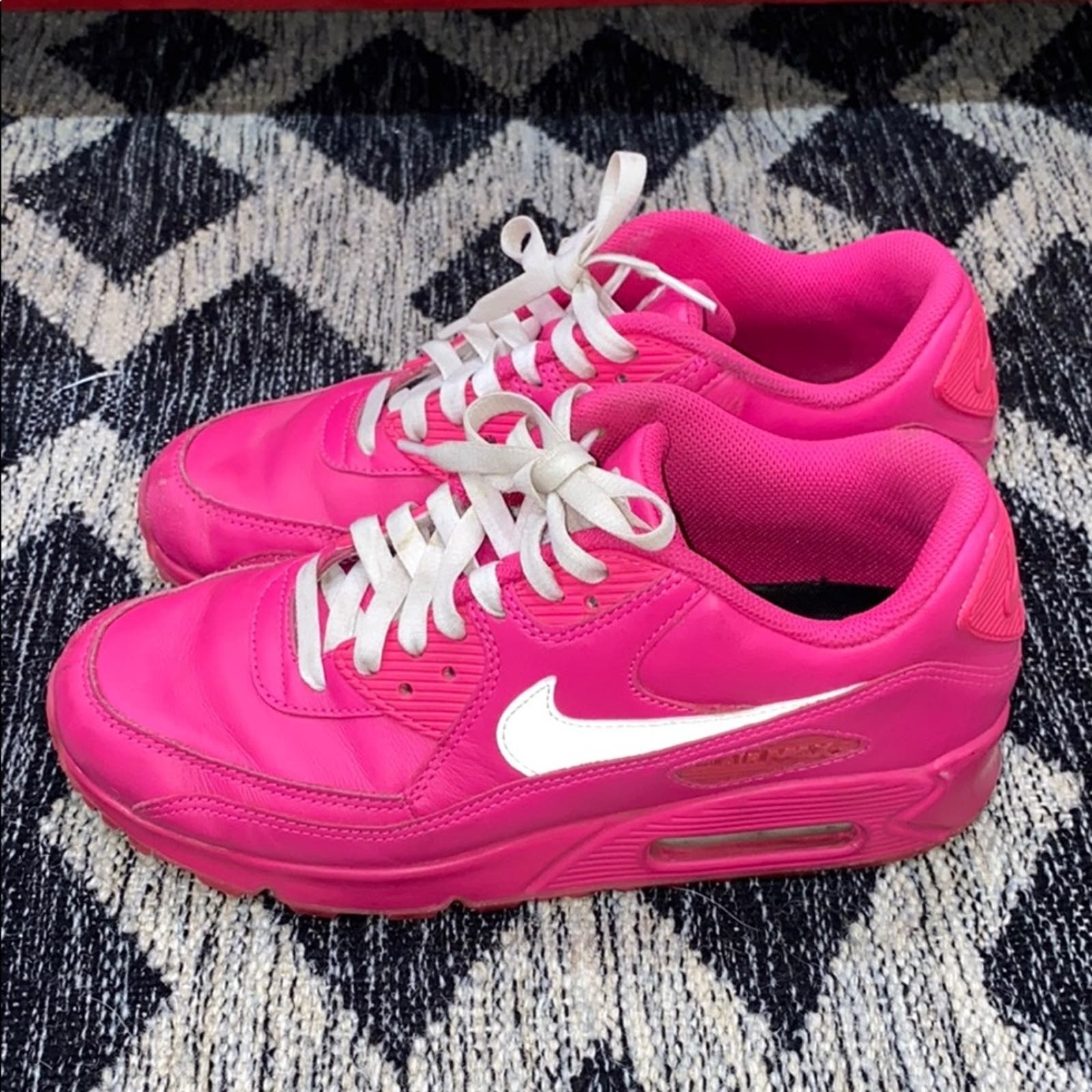 Nike women’s custom hot pink air max