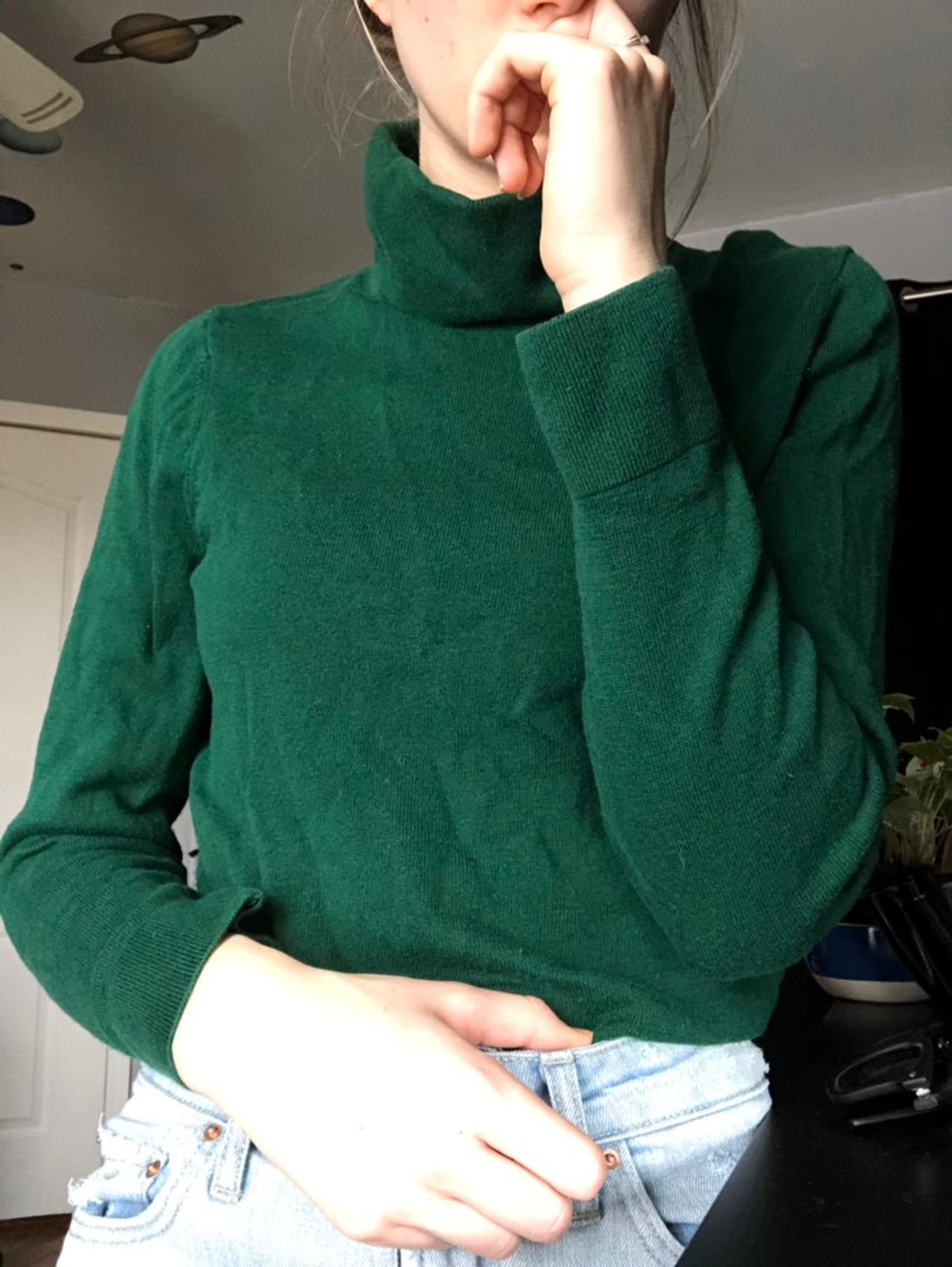 CHAPS Green Turtleneck