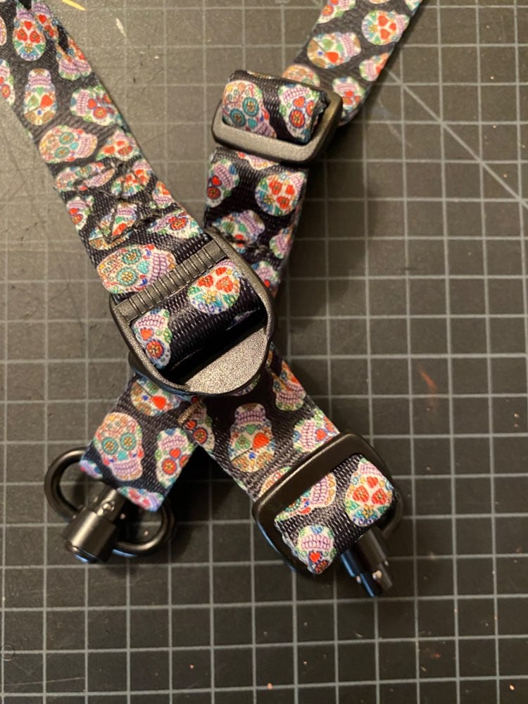 Adjustable rifle sling with quick discon