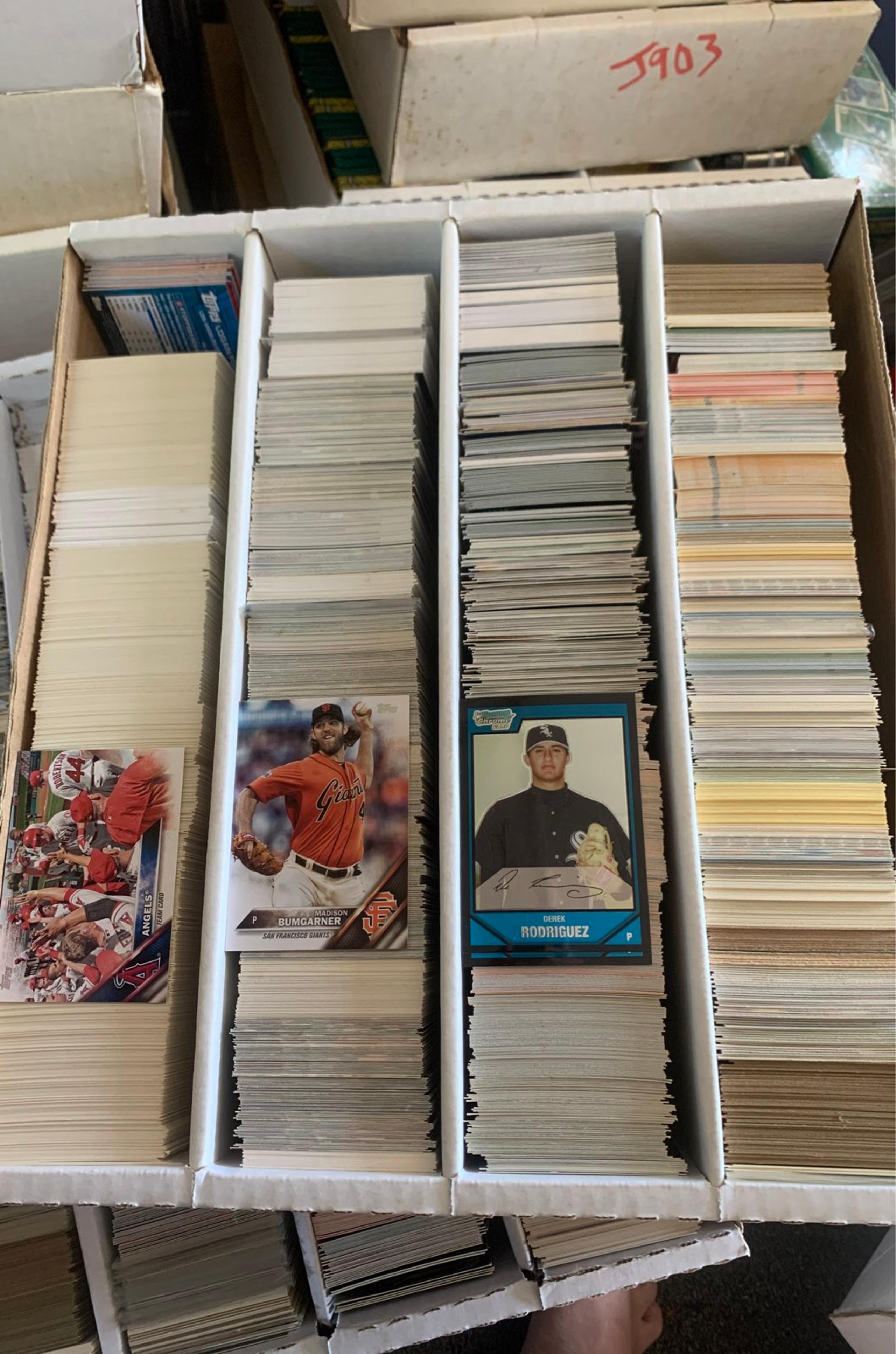 3000 mlb baseball trading cards lot collection box