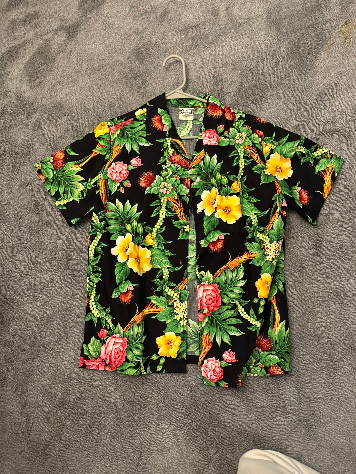 Go Barefoot Woman’s Hawaiian Shirts