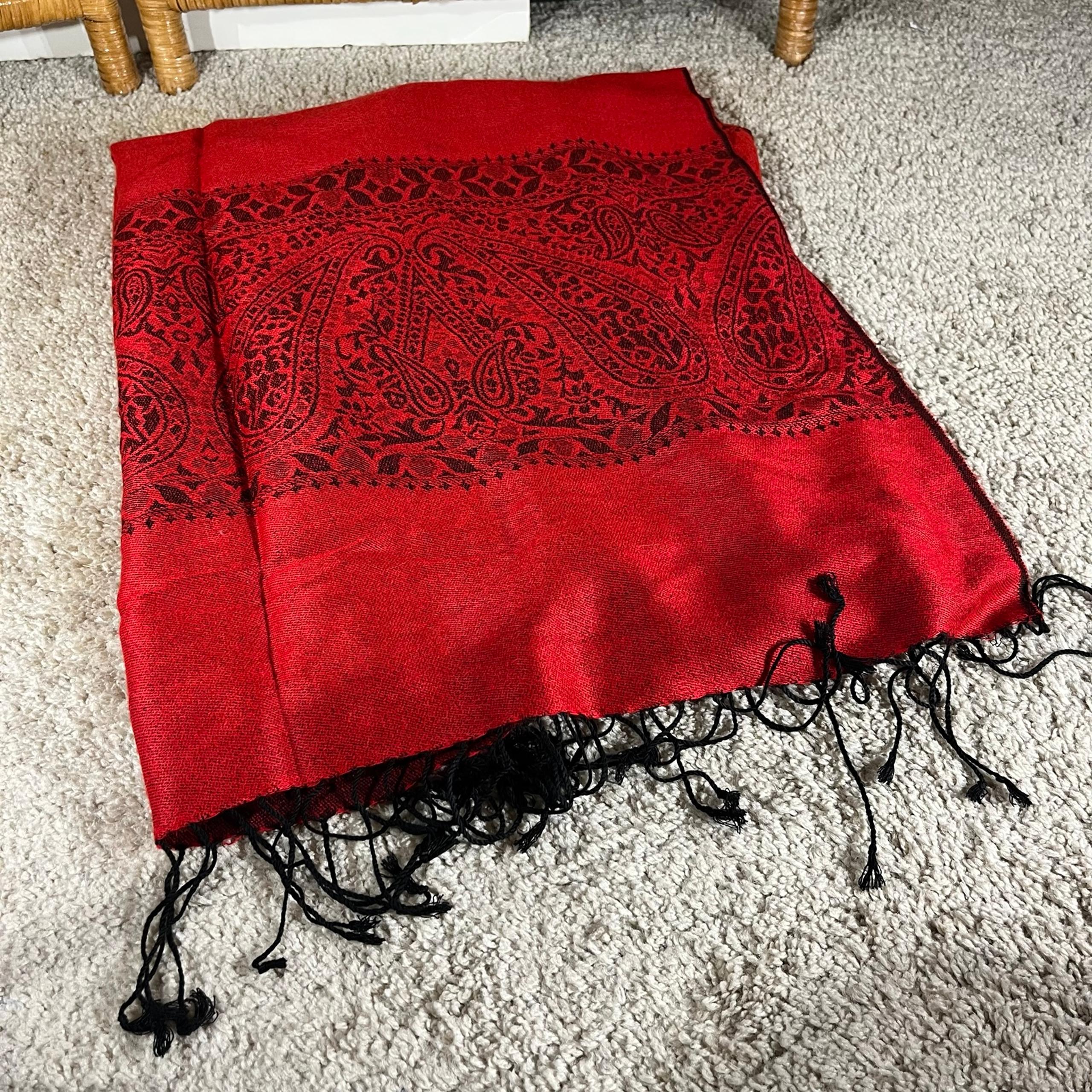 Vintage pashmina scarf shawl paisley print black red LIKE NEW NWOT fringe ends