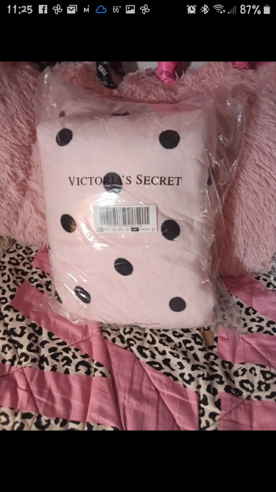 VS PINK HTF RARE PINK POLKA DOT SHERPA BLANKET