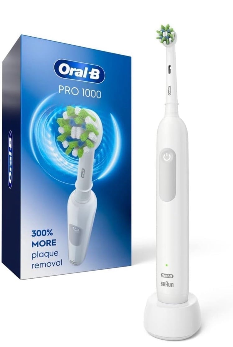 Oral-B Pro 1000 Rechargeable Electric Toothbrush, White.