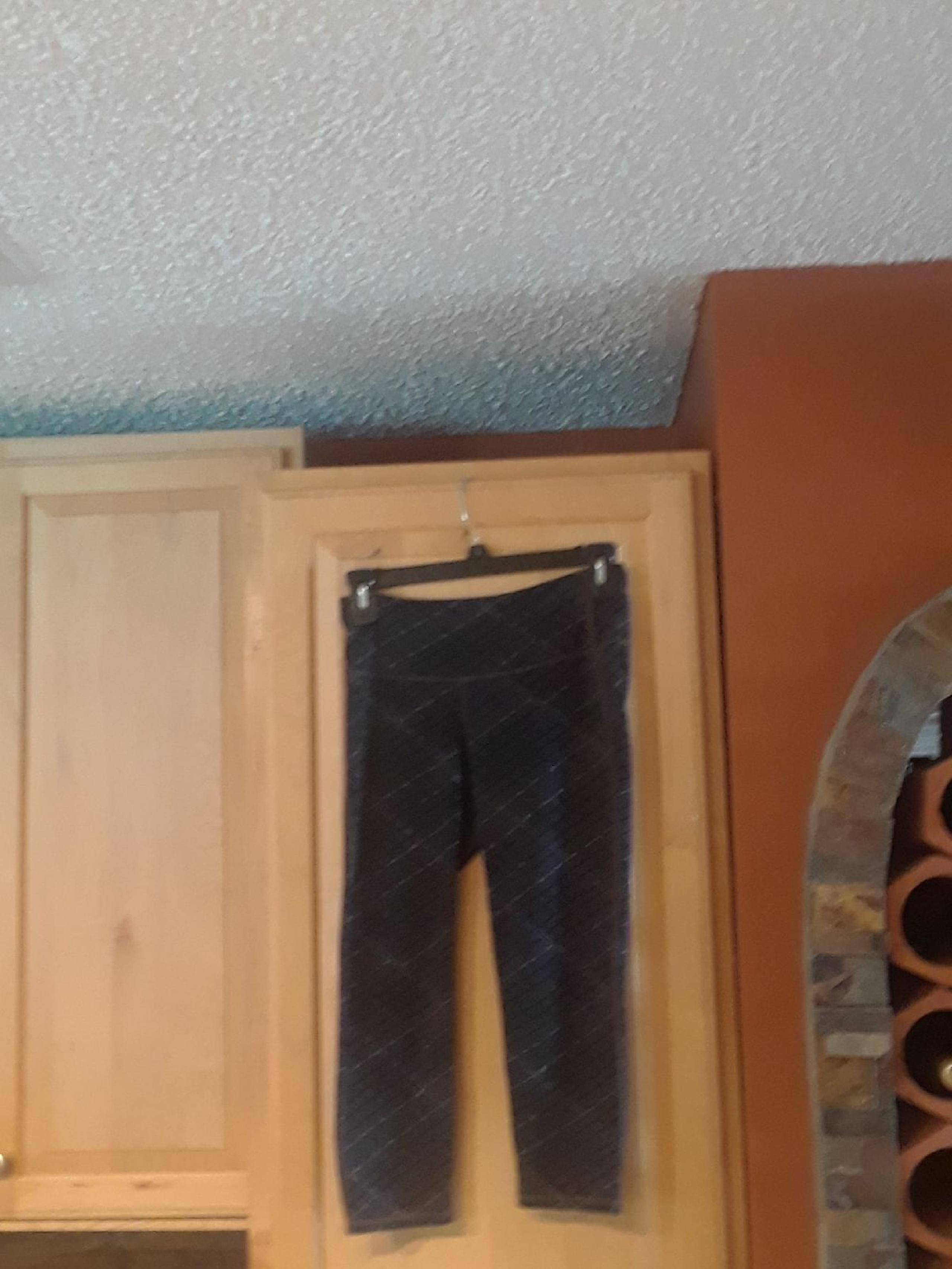 Athleta Chaturanga Capri Leggings