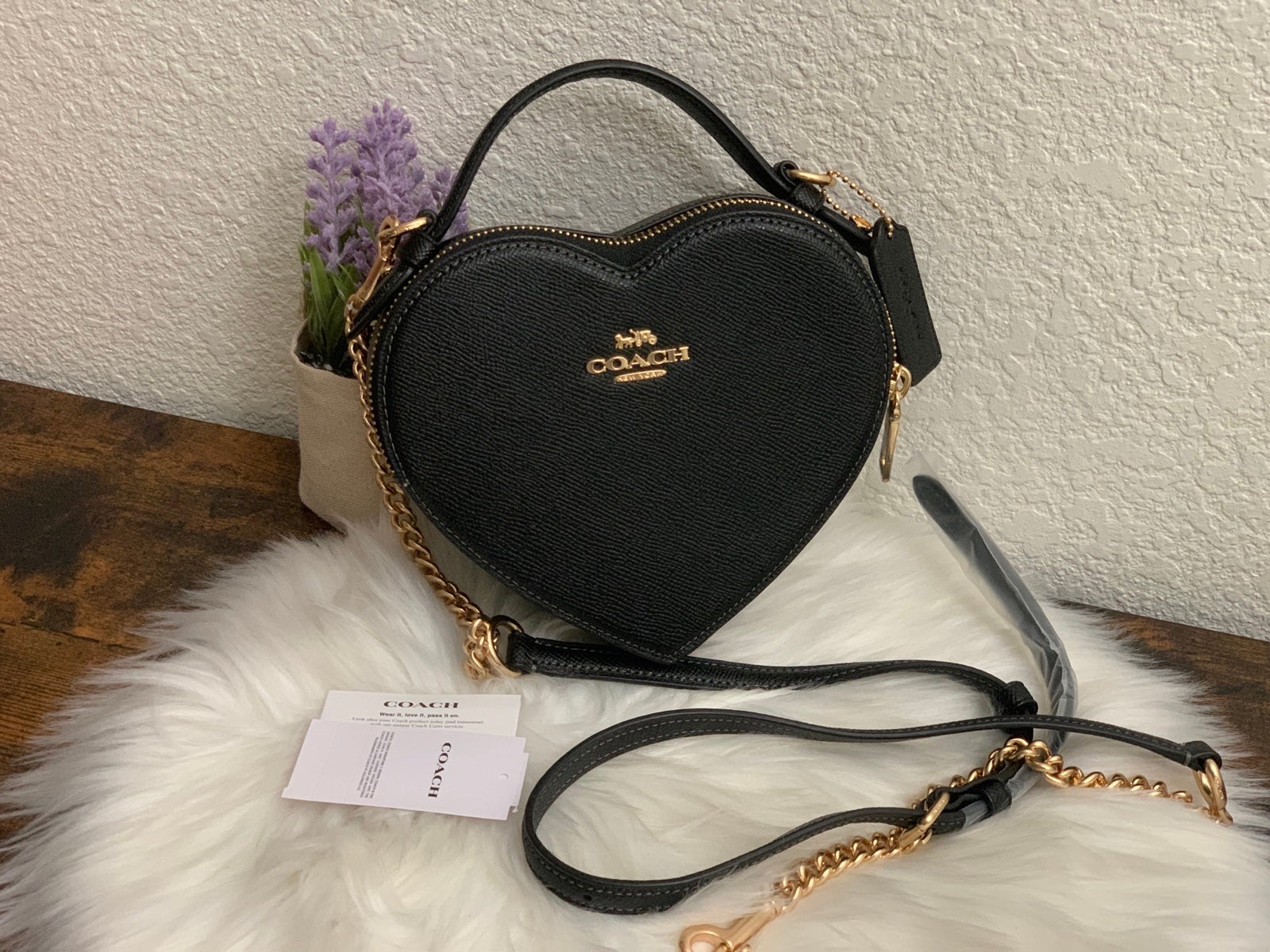 NWT COACH Heart Crossbody crossbody In Black CE652