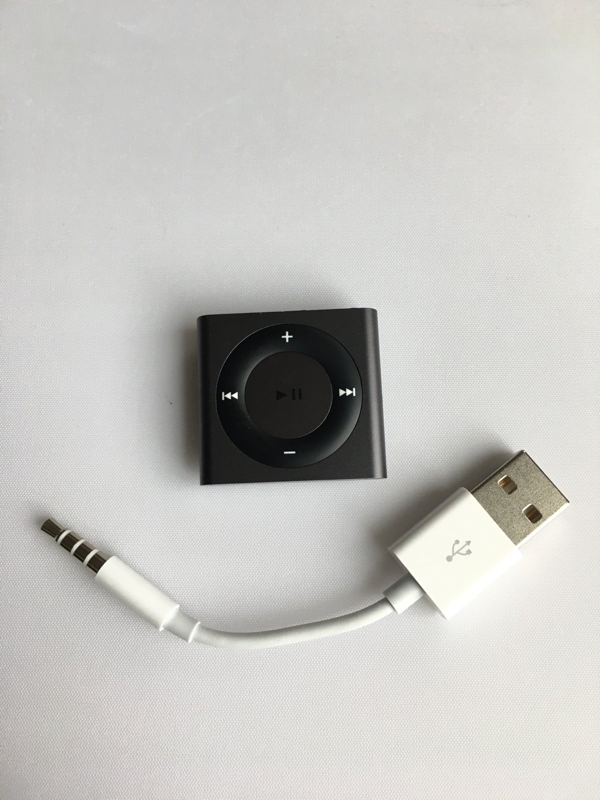 iPod Shuffle 4th gen 2gb Gray #1796 New