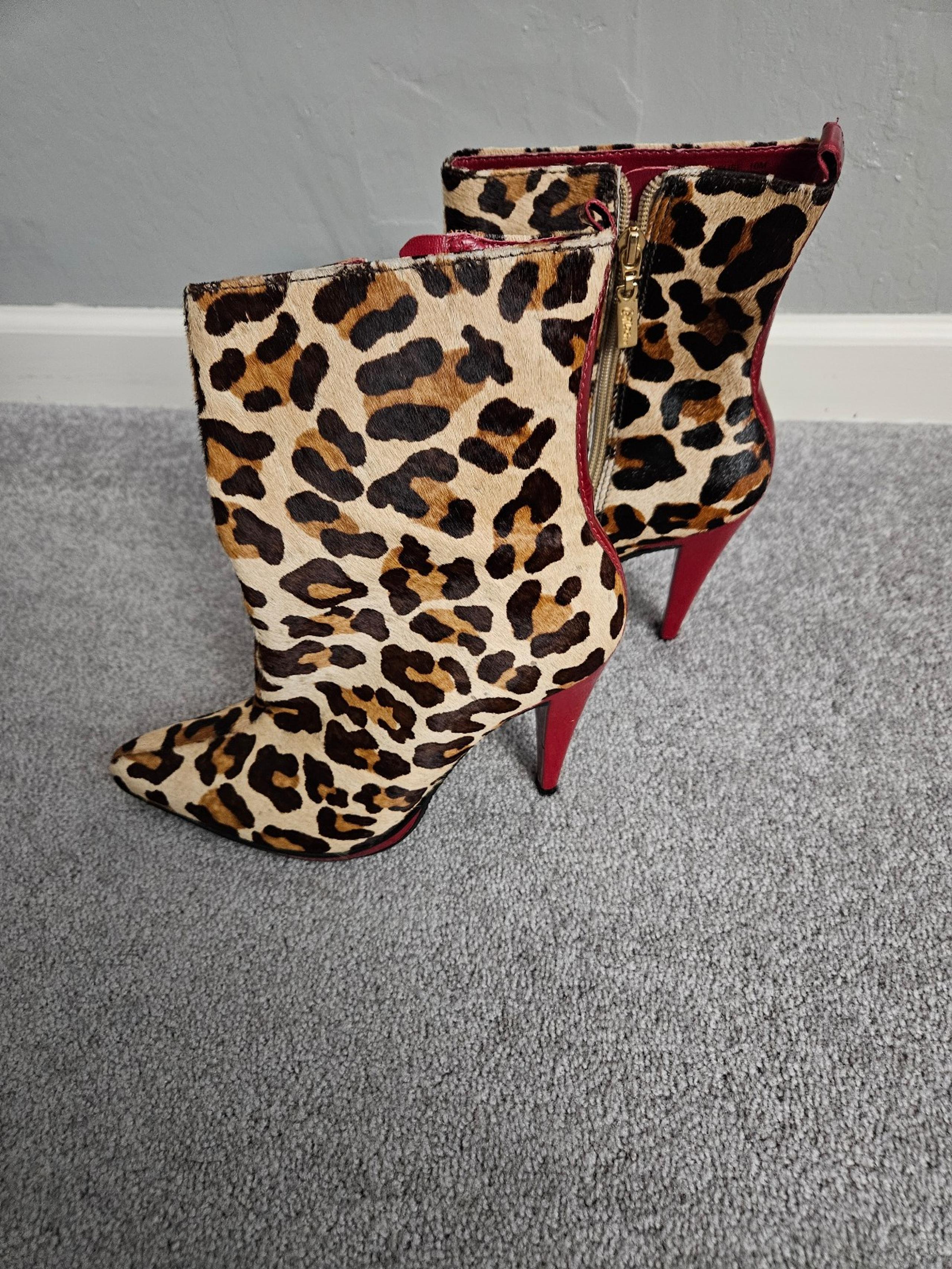 Carlos Santana Cowhide with Leopard Print ankle boots w/ Red heels - Sz 10