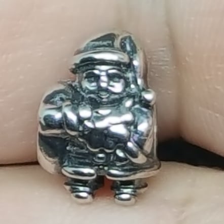 Pandora Santa charm