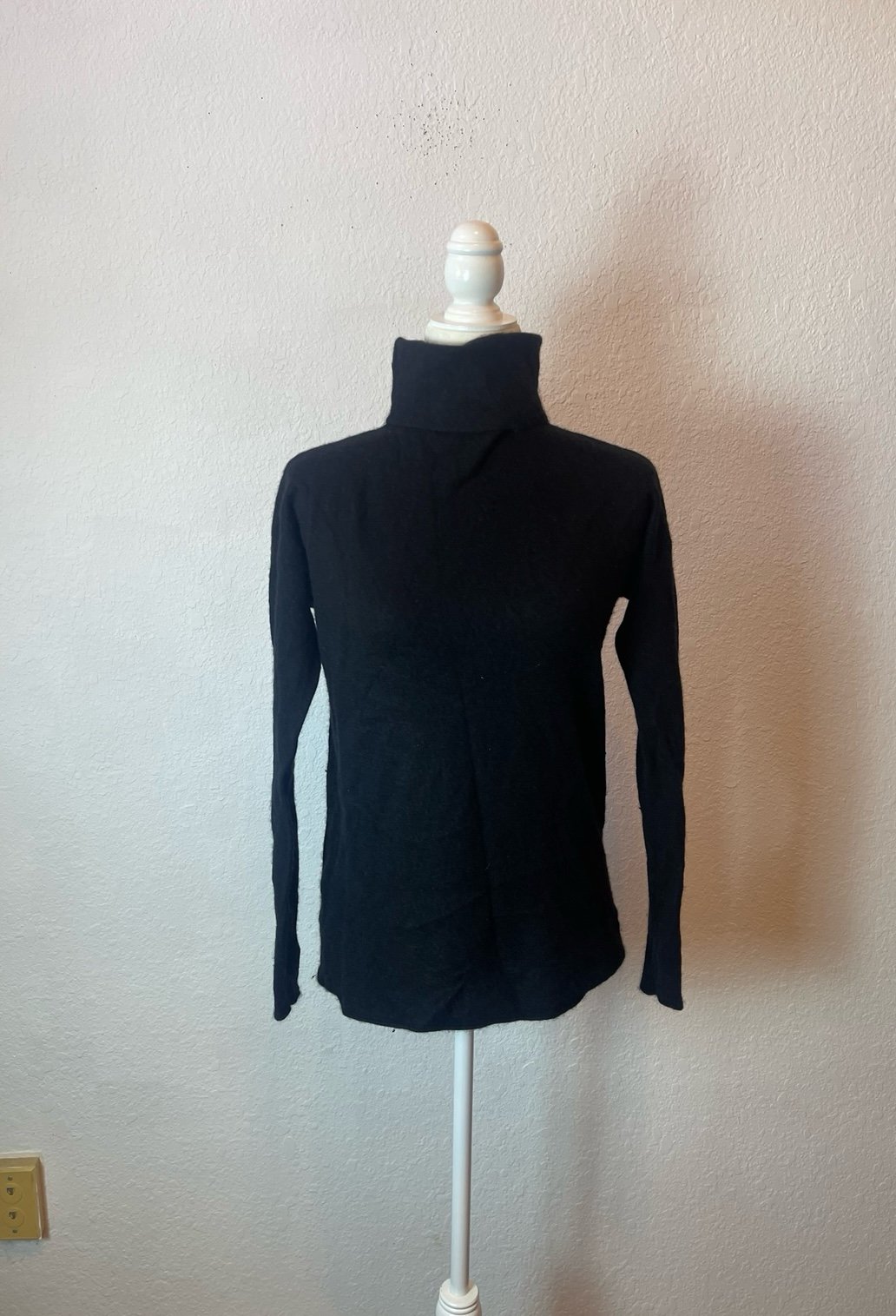 Vince black wool and cashmere turtleneck sweater size S