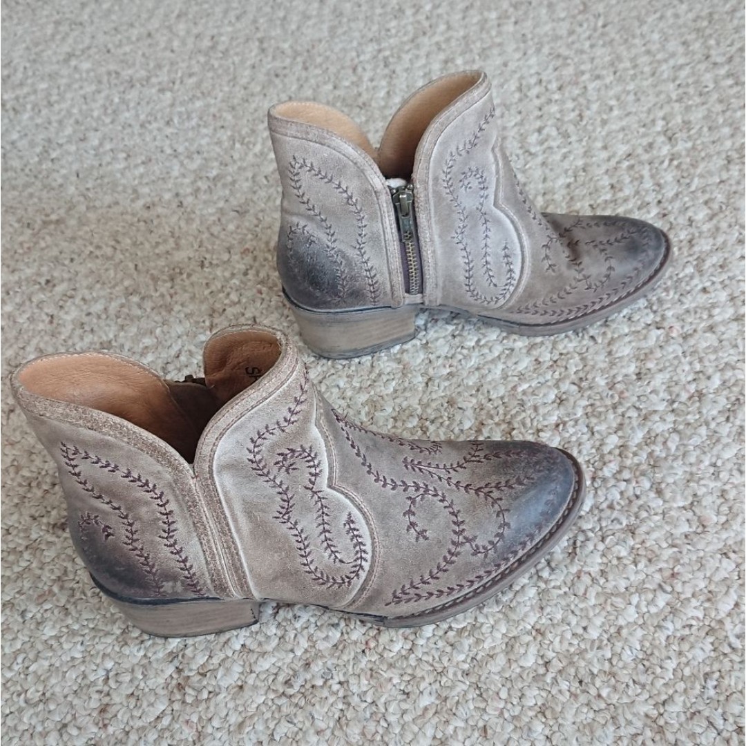 Sterling River Taupe Embroidered R-Toe Booties SR6006 size 7M