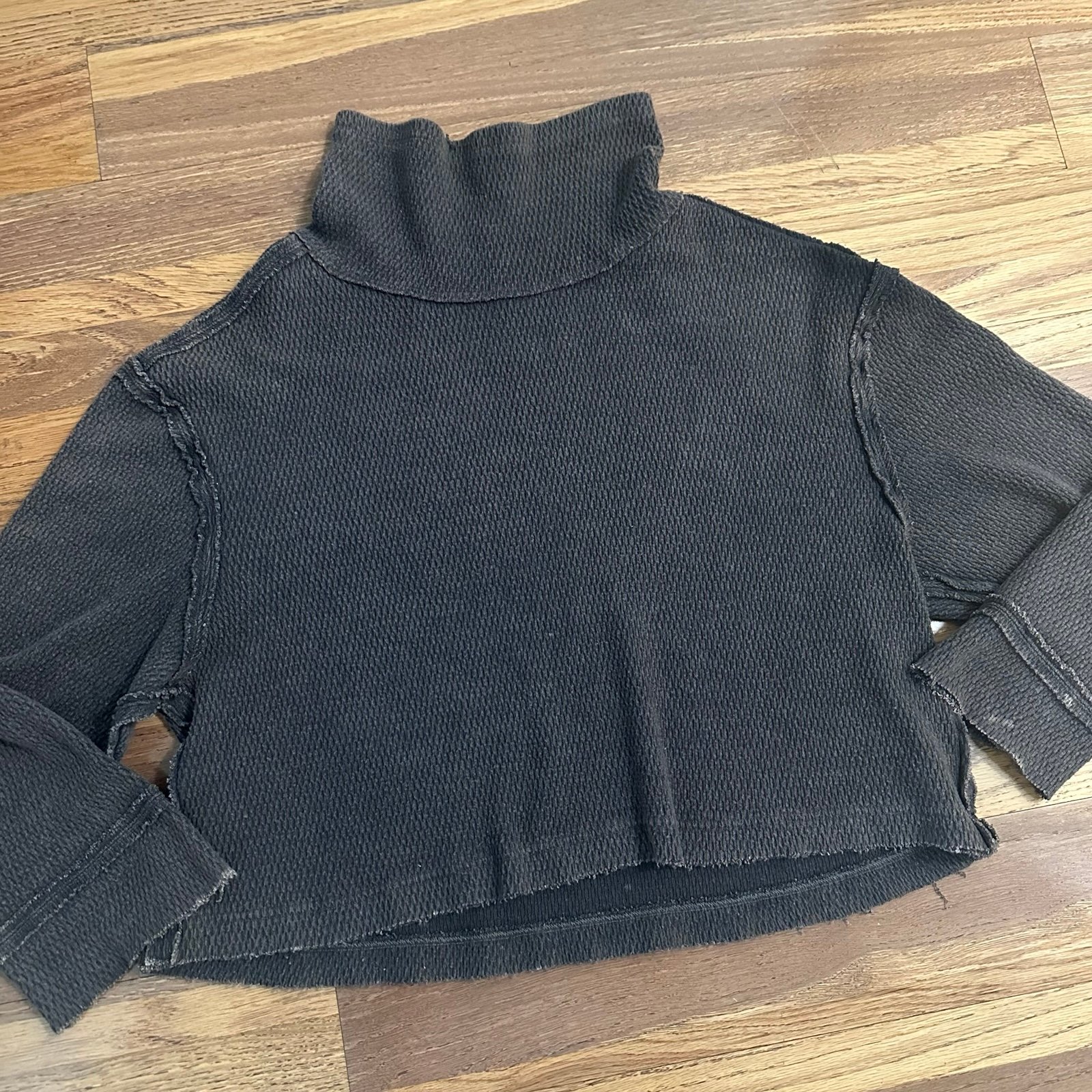 Free People Women’s Oversized, Distressed, Cropped Sweater, Grey, XS