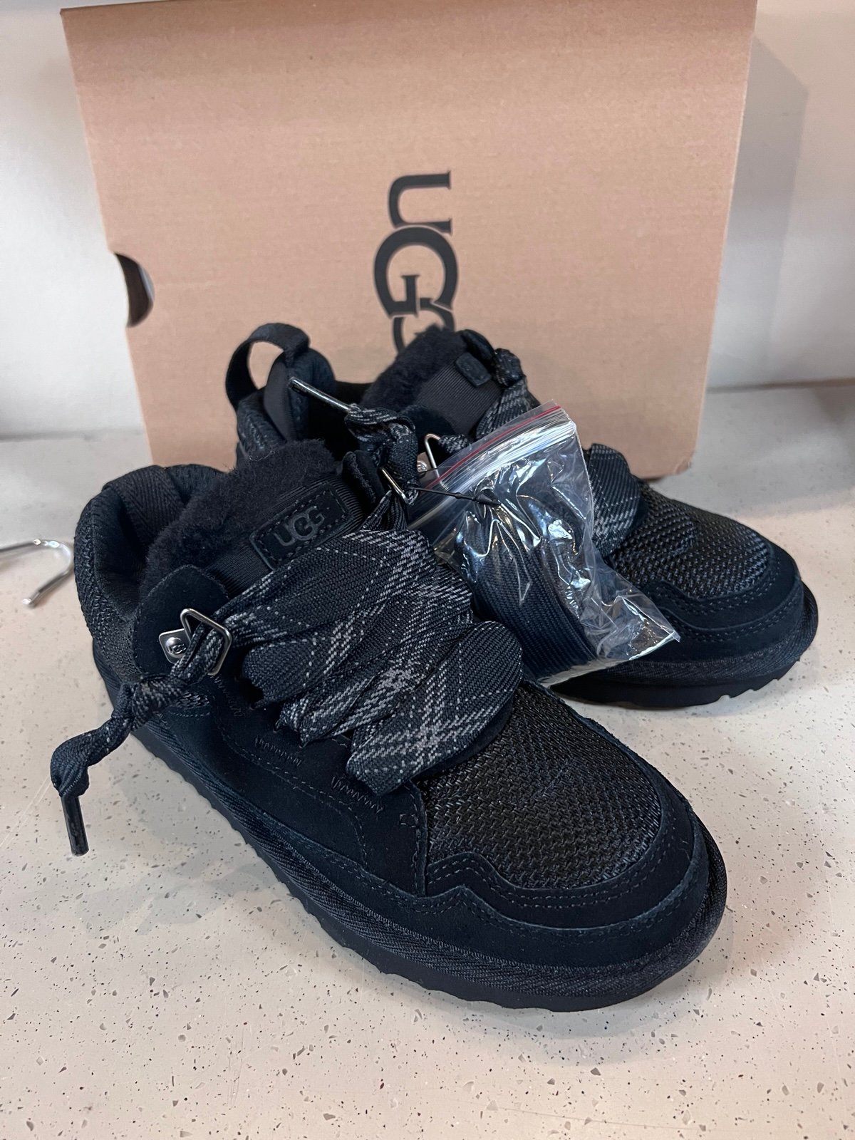 Ugg Big kid Lowmel sneaker -new