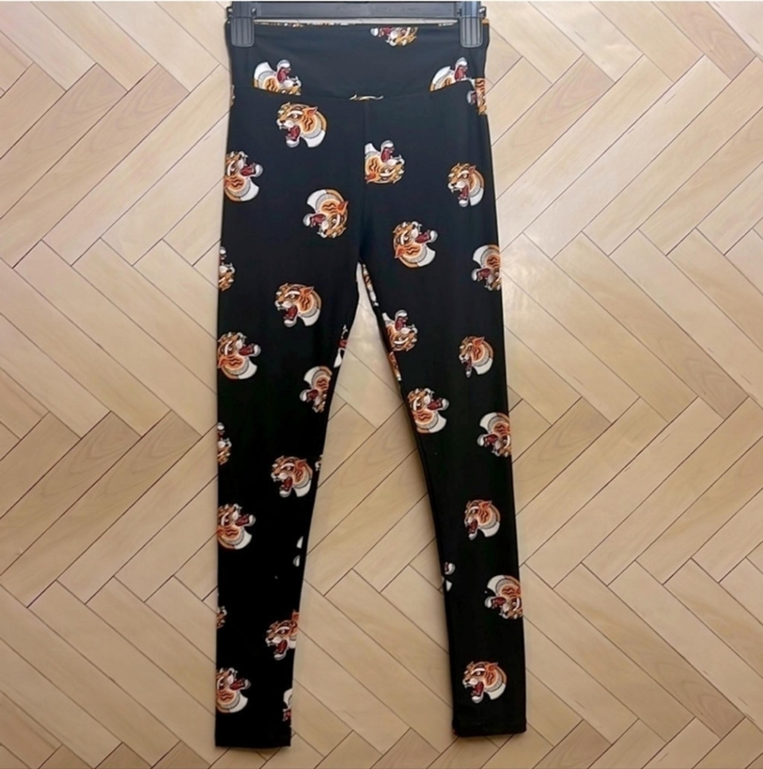 LuLaRoe Leggings Roaring Tigers Black Background Women's NWOT One Size *