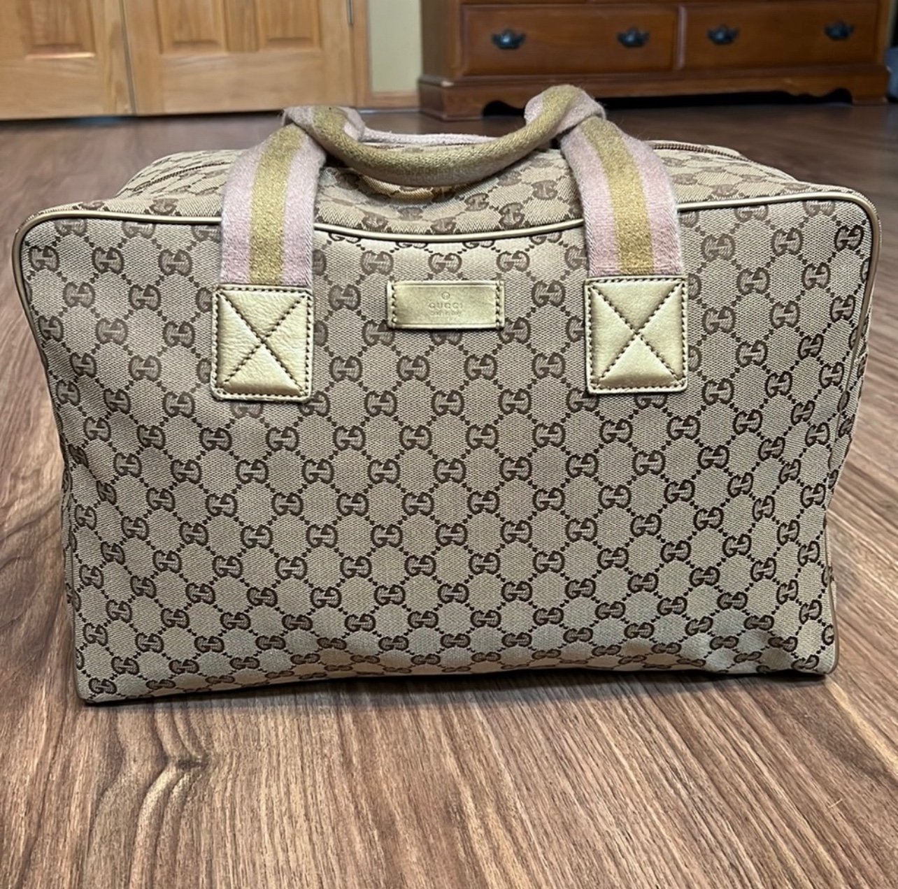 A8- Gucci Duffel tote bag