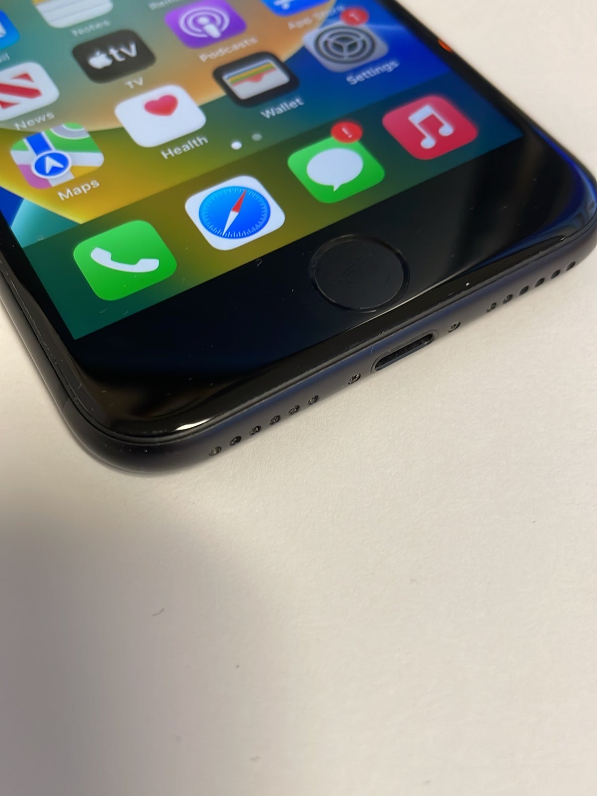 Apple iPhone 8 - 64GB - Space Gray (AT&T) A1905 hot (GSM) battery 98% health