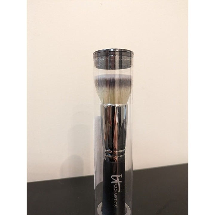 IT Cosmetics Heavenly Luxe Flat Top Buffing Foundation Brush #6