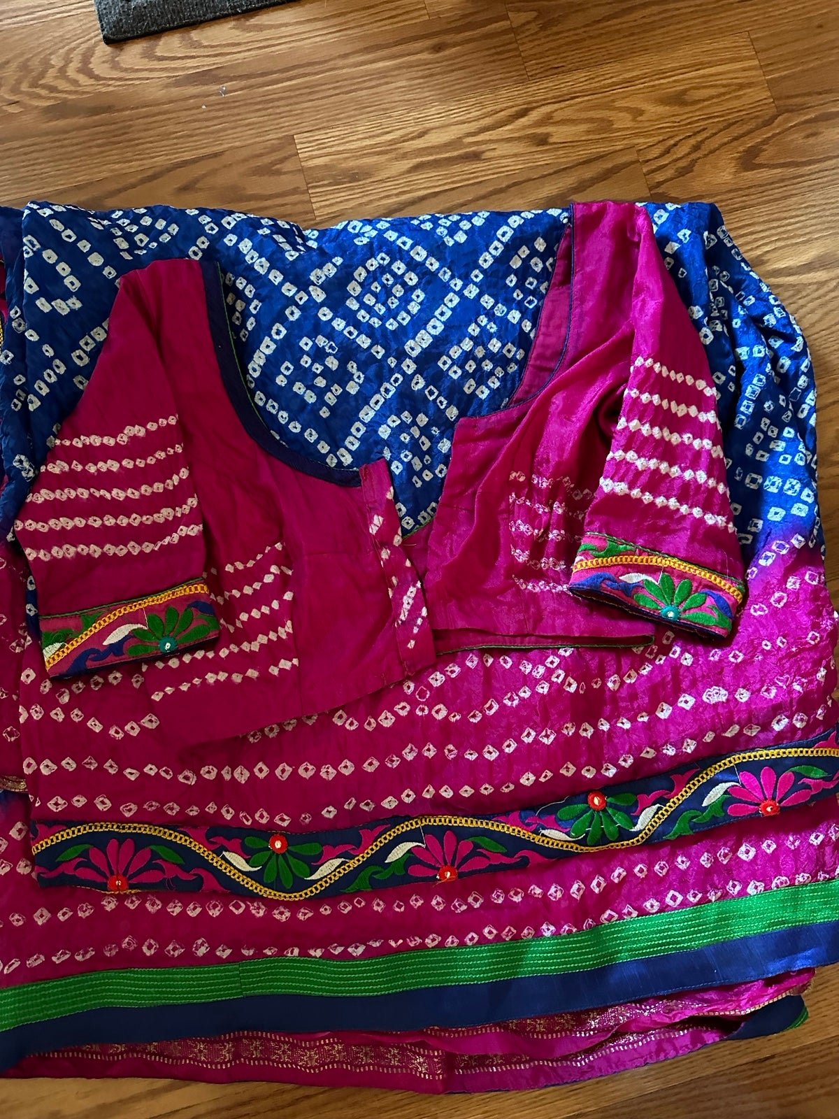 Bhandini bandhini silk designer infian wear saree kutch woek border blouse
