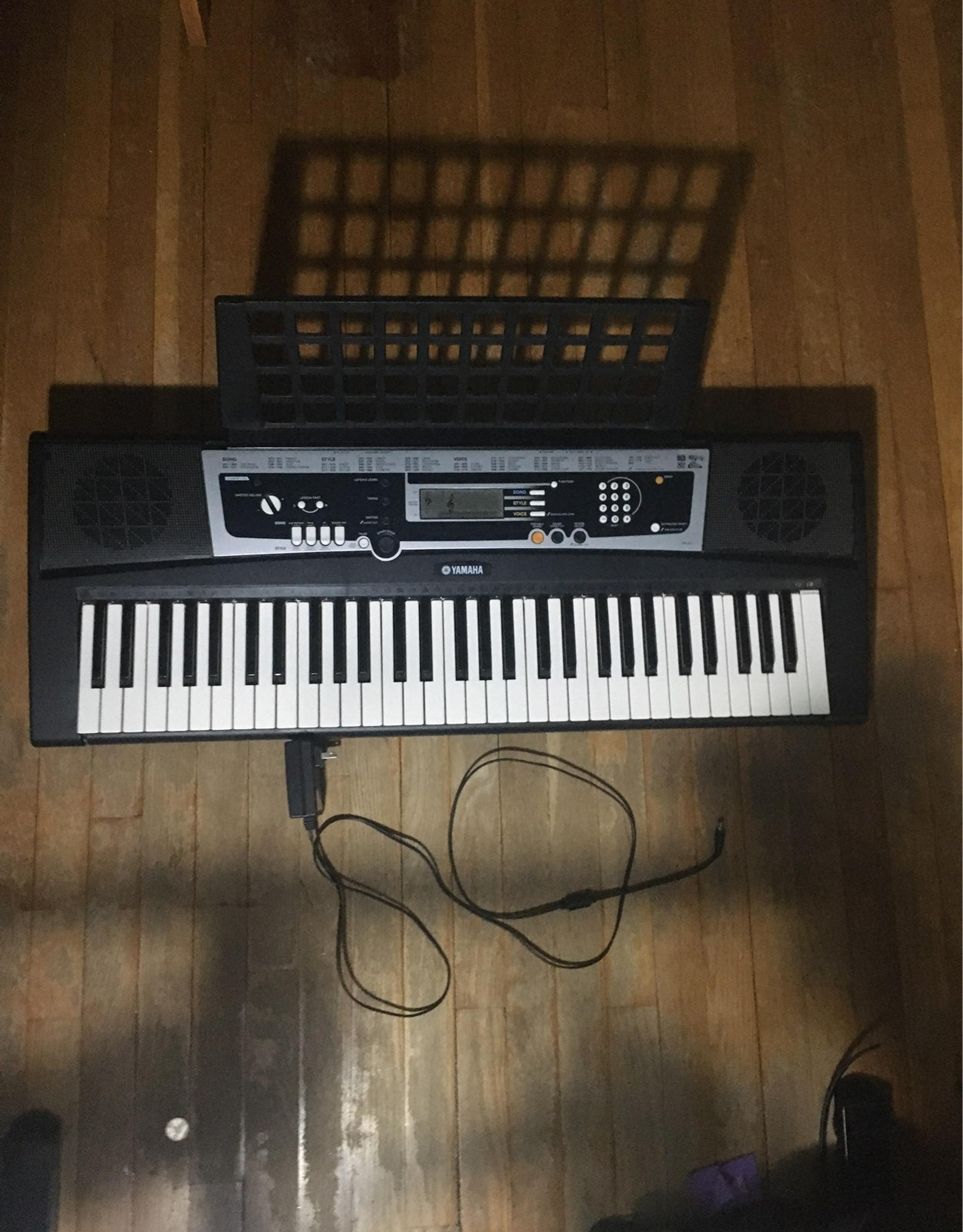 Yamaha Electric Keyboard