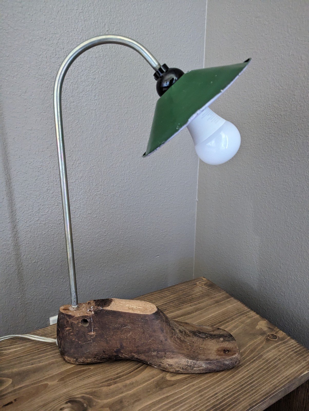 Vintage Wood Shoe Form Table Desk Lamp