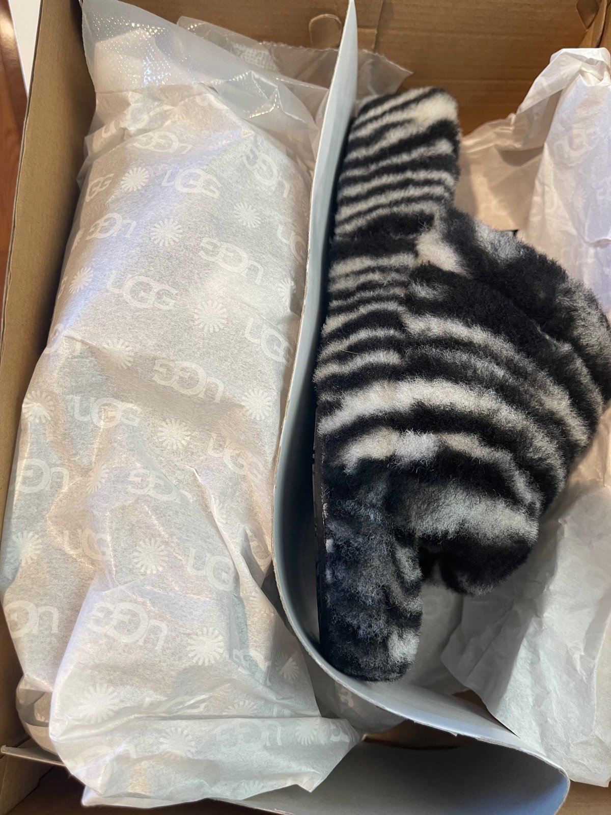 uggs slippers size 7