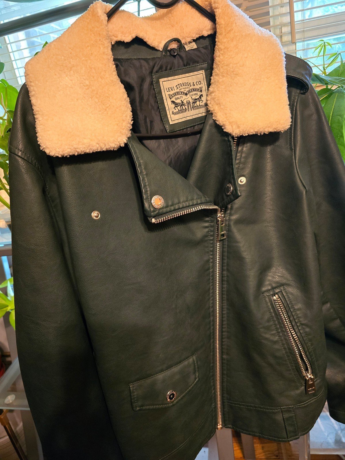 Levi's jacket with removable collar .
