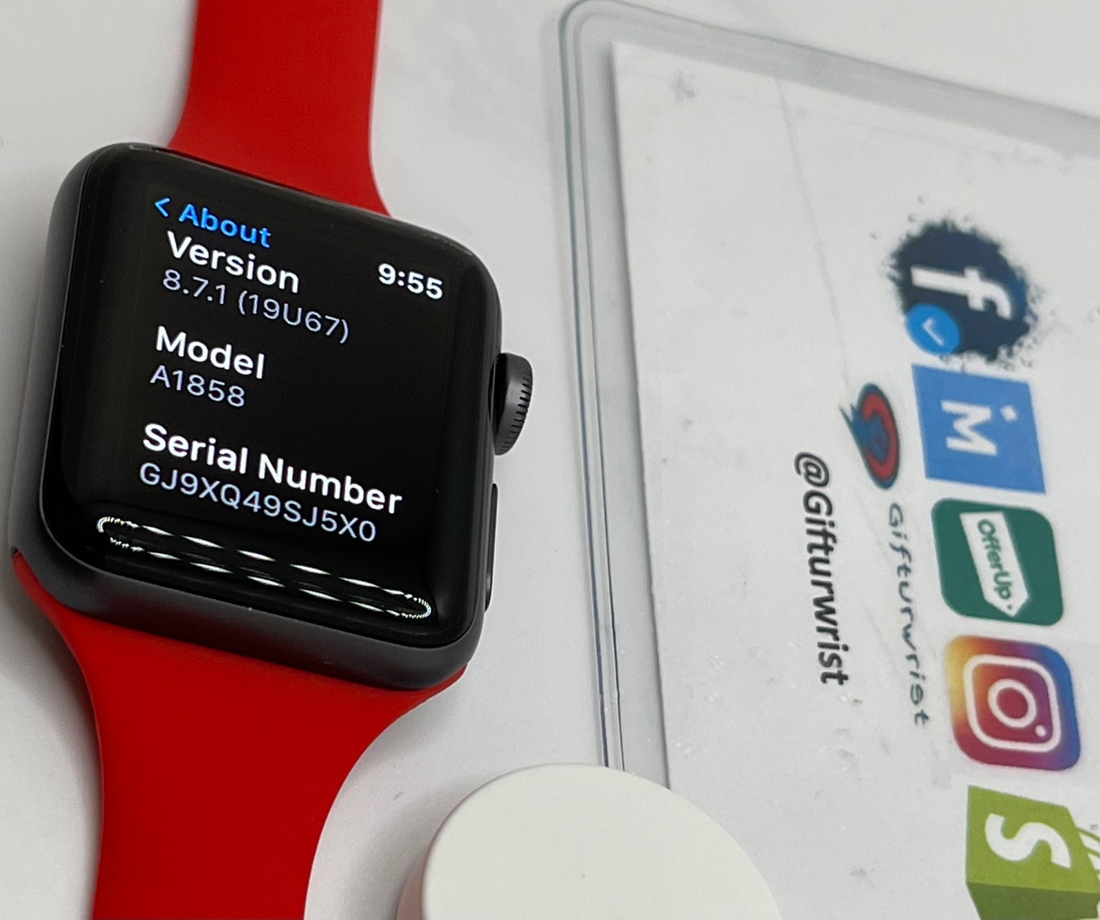 Apple Watch Series 3 Space Gray GPS 38mm in Great Condition factory with accessories!