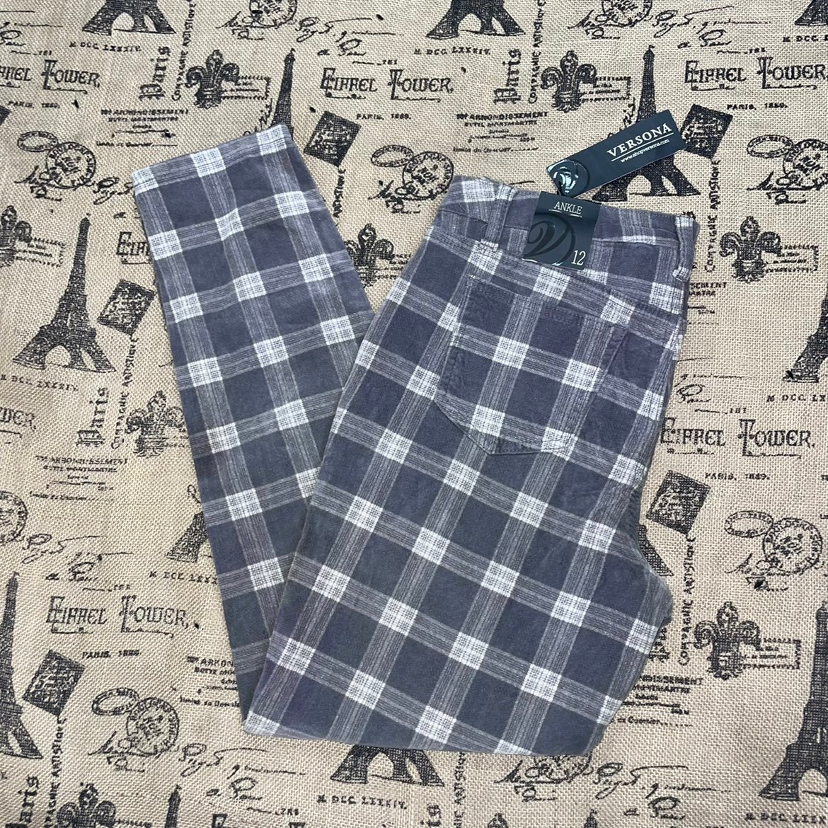 Versona NWT! Modern Grey/White Plaid Ankle Pant Size 12 Measures Approximately: