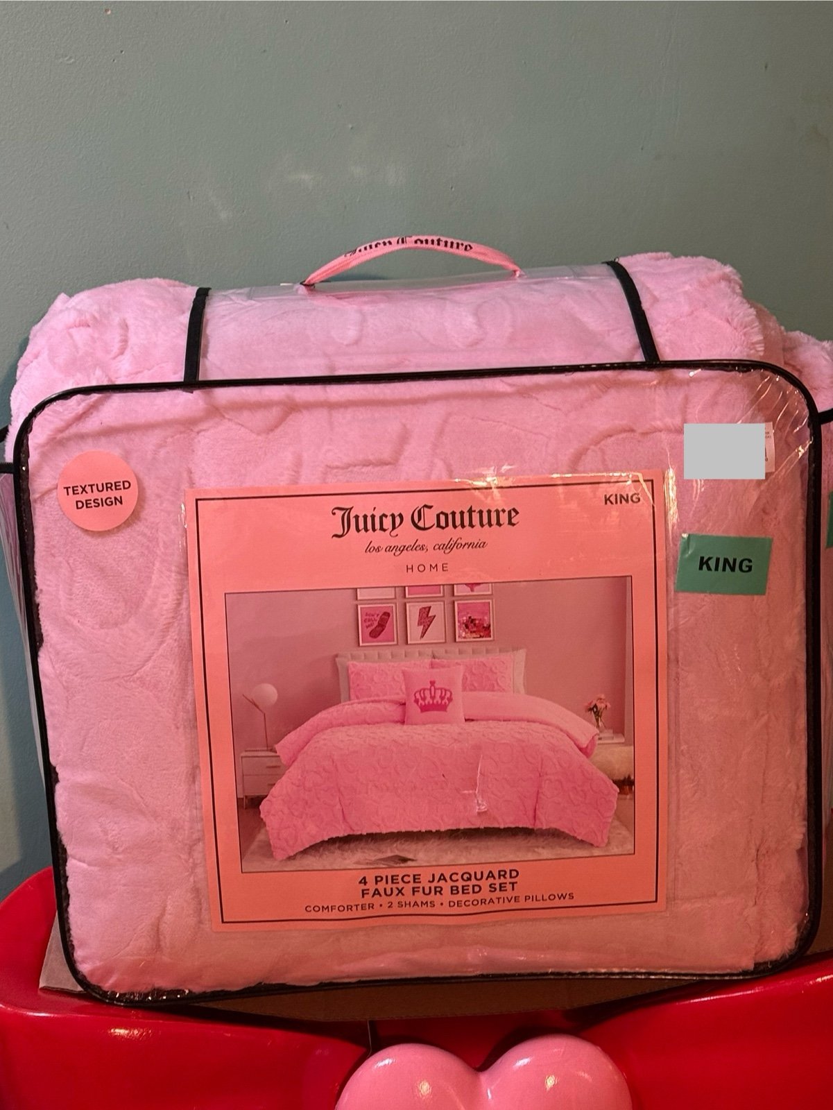 JUICY COUTURE HEART SHAPED KING SIZE 4 PIECE JACQUARD FAUX FUR BED SET (READ❤️)