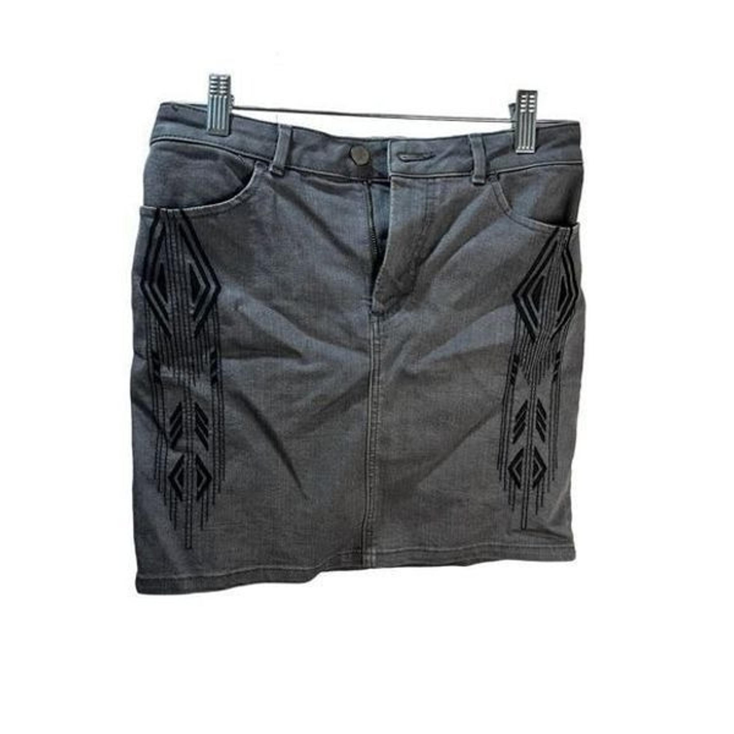 Gray Denim Skirt with Embroidery Stretchy Size 6 NWOT