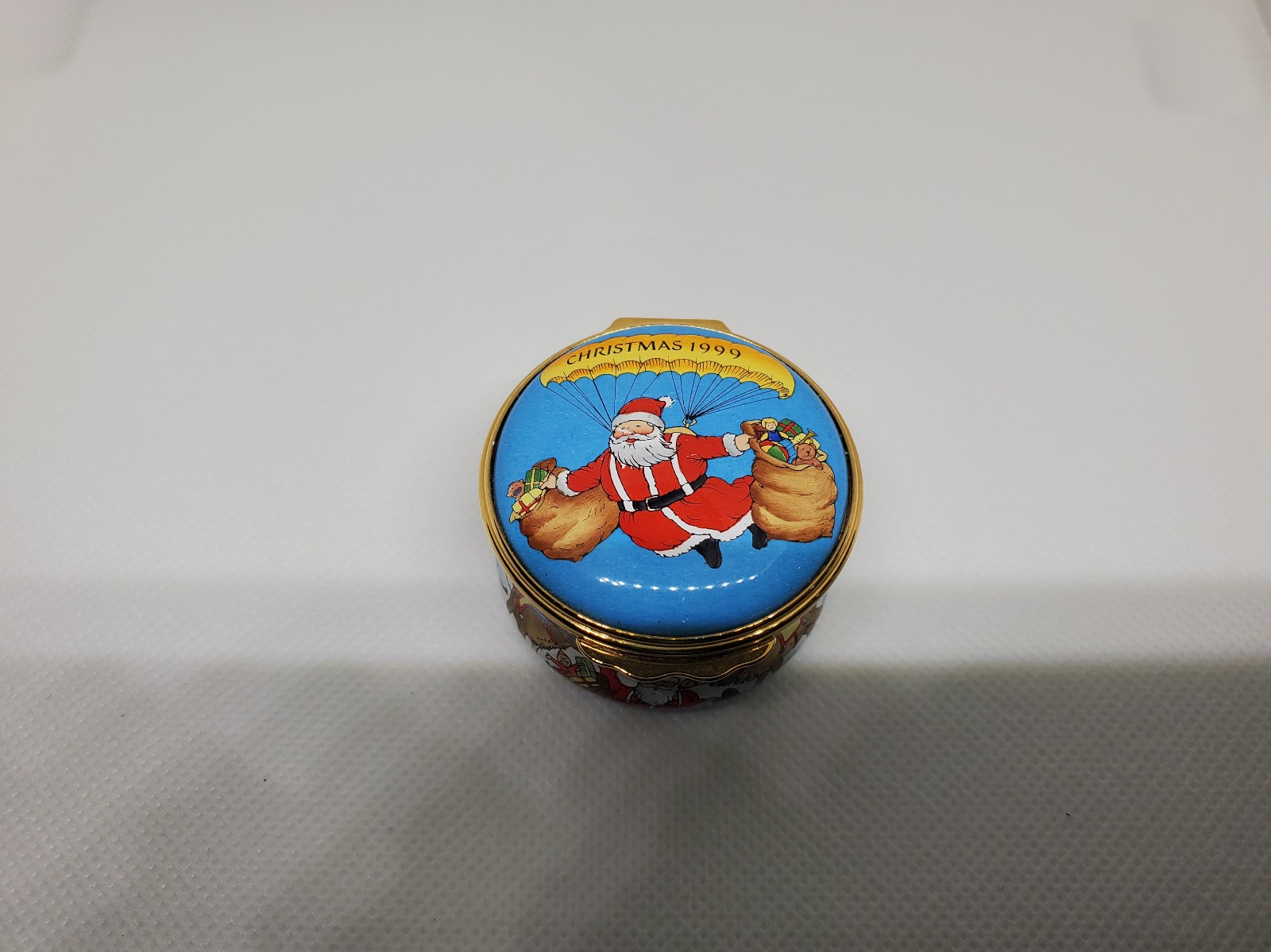 Halcyon Days Enamels Christmas 1999 trinket box.