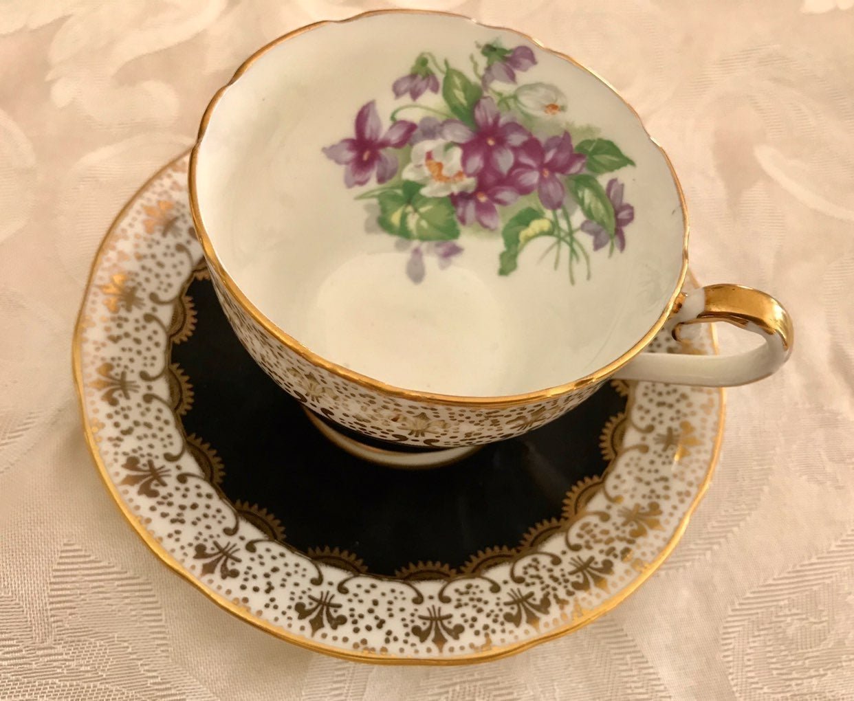 AYNSLEY Black Cup & Purple Flowers Gold