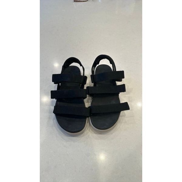 Keen women’s sandals size 8.5 excellent condition new style adjustable straps.