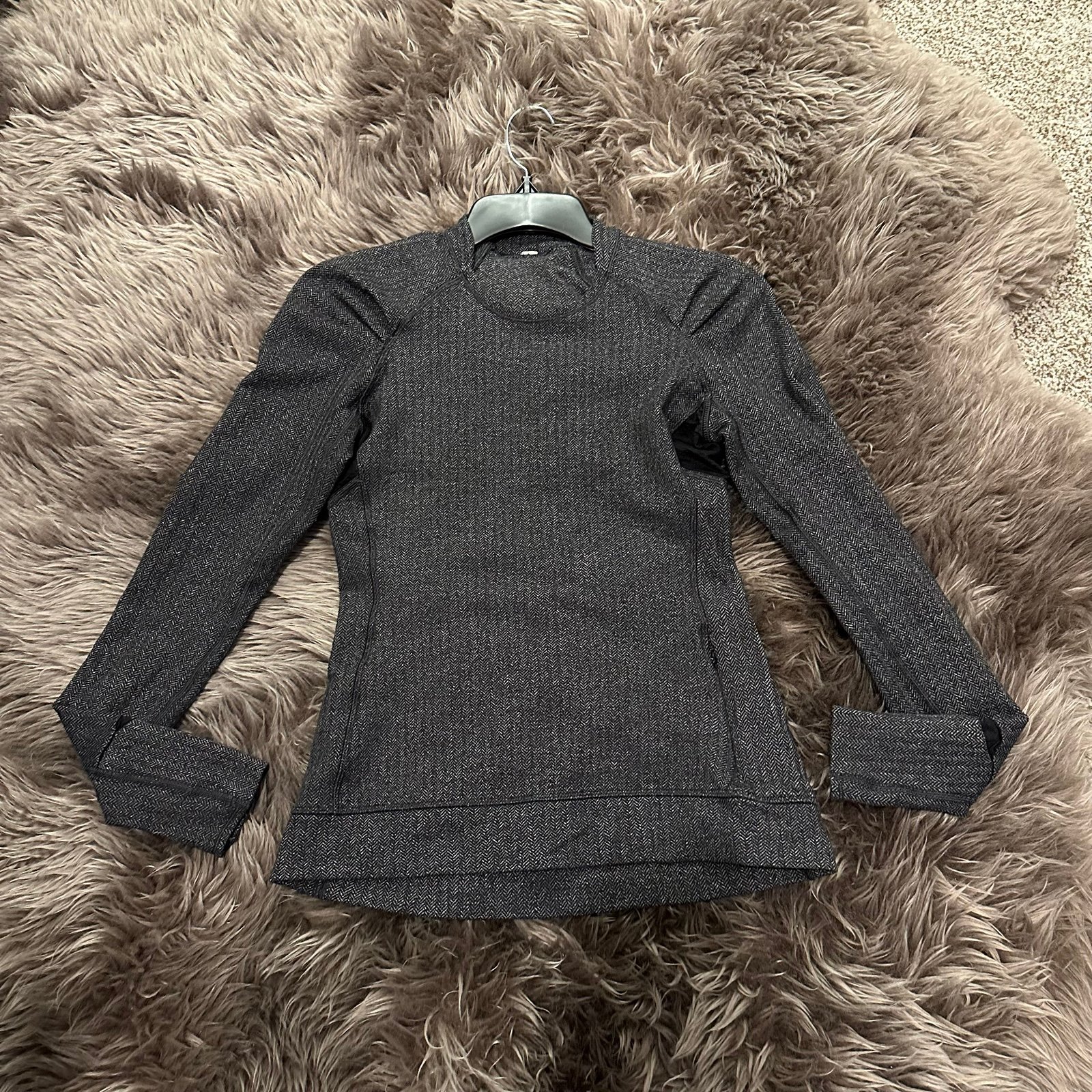 Lululemon think fast long sleeve top size 6