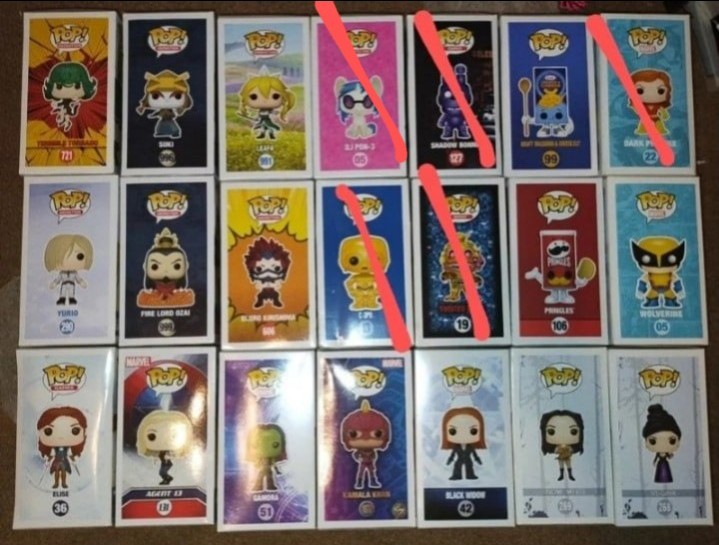 16 Funko Pops
