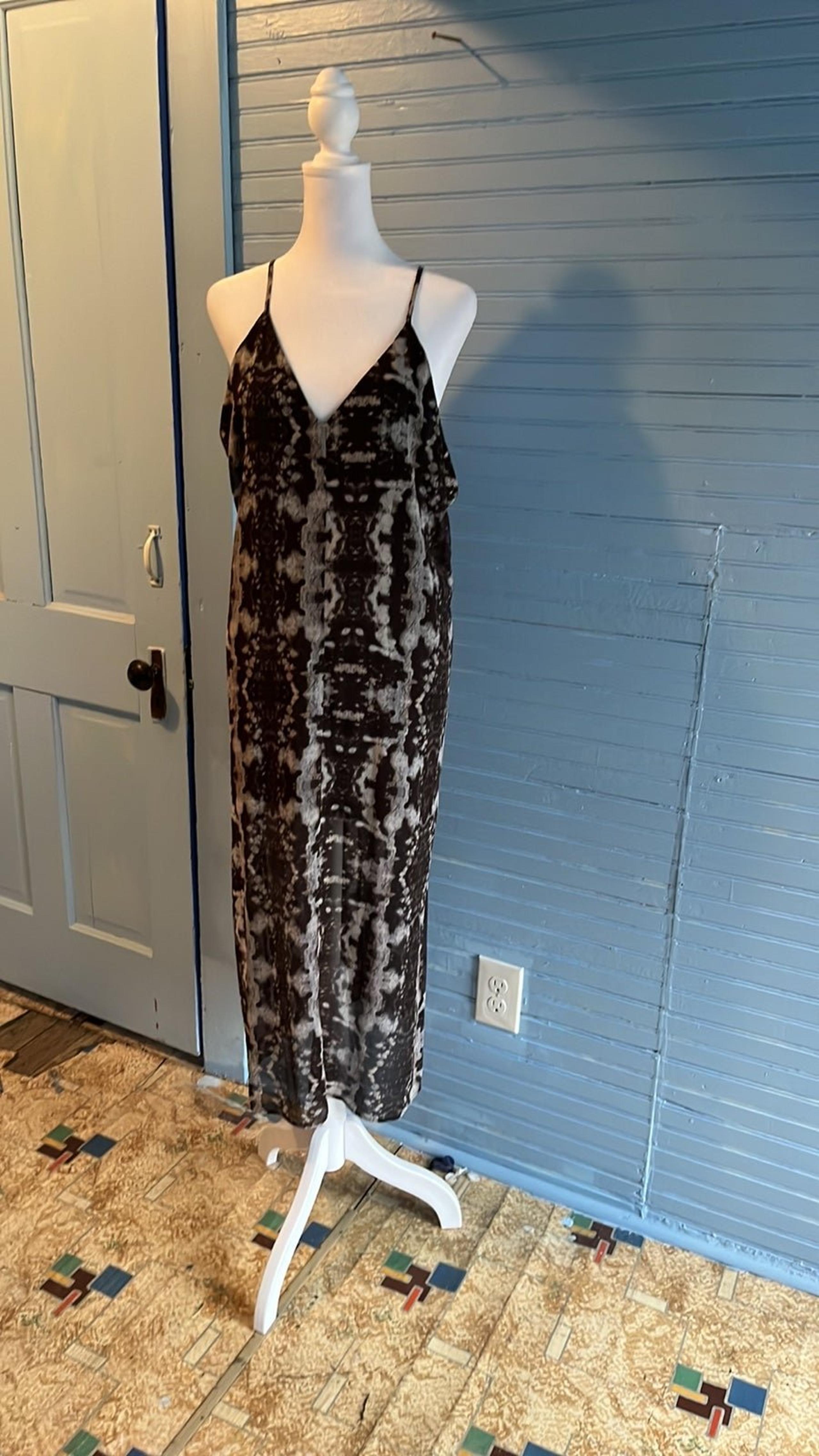 Maxi Dress sheer v neck mid length