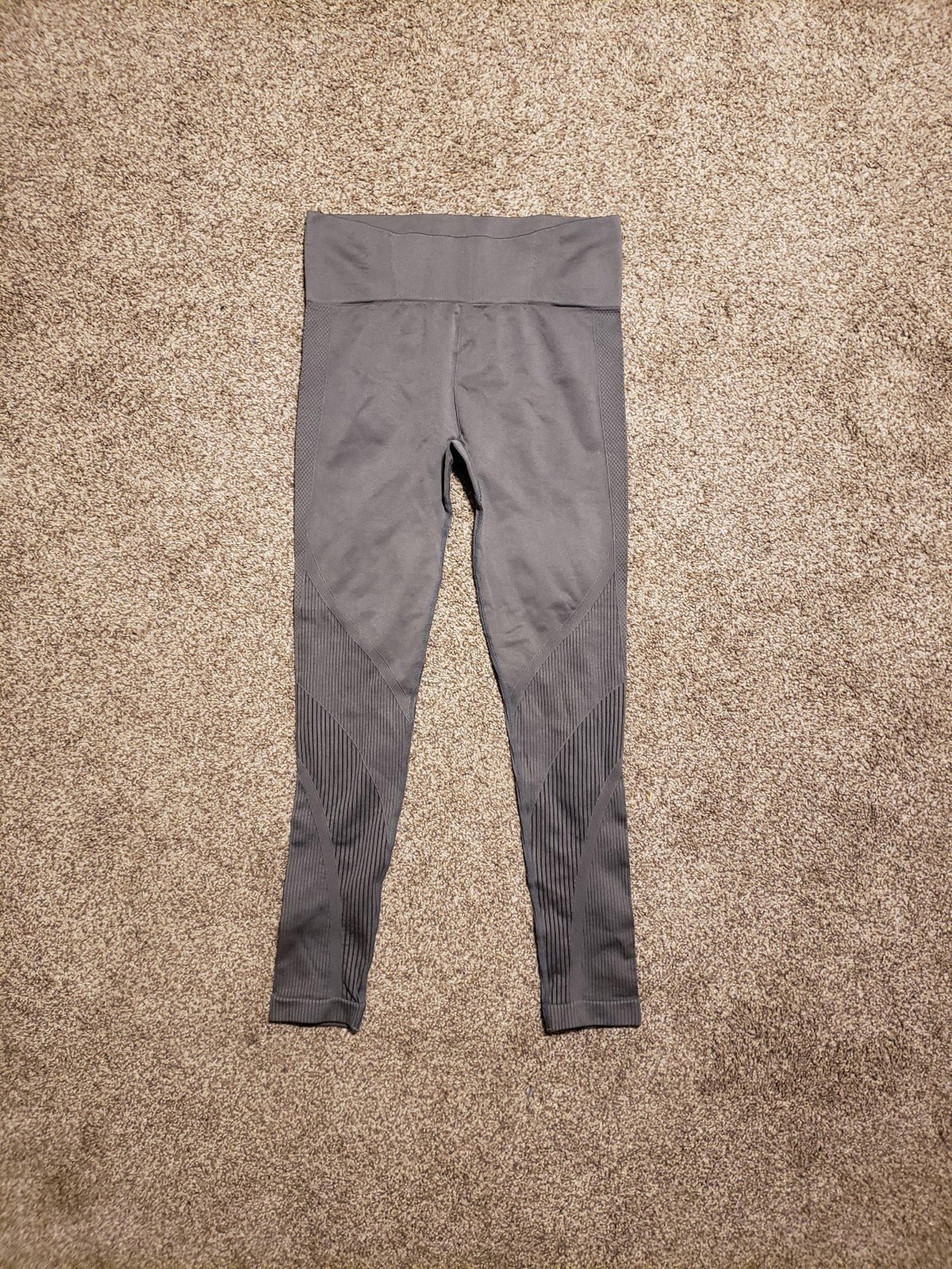 Women's ZYIA Active grey athletic leggings size large in great condition