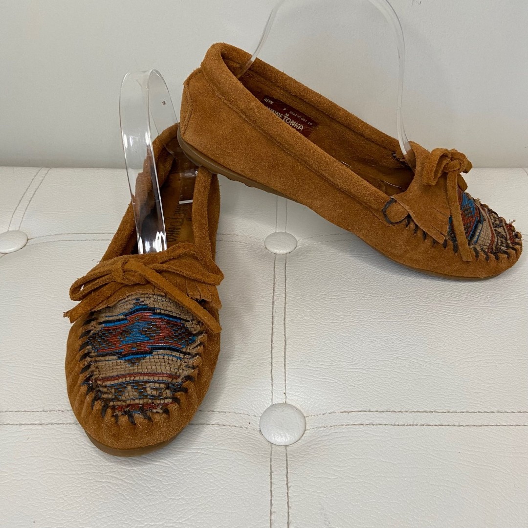 Minnetonka Kilty Tribal Aztec Print Hardsole Slip On Moccasin Sz