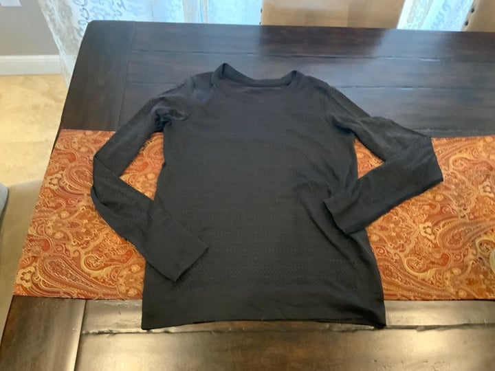 Lululemon Breeze By Long Sleeve shirt in black, size 4 or 6, pit to pit 15 in