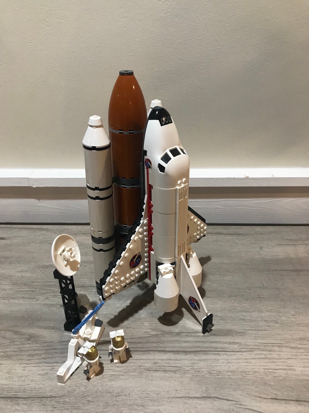 The LEGO 60080 City Space Shuttle + 2 mini figs as shown no box or instructions
