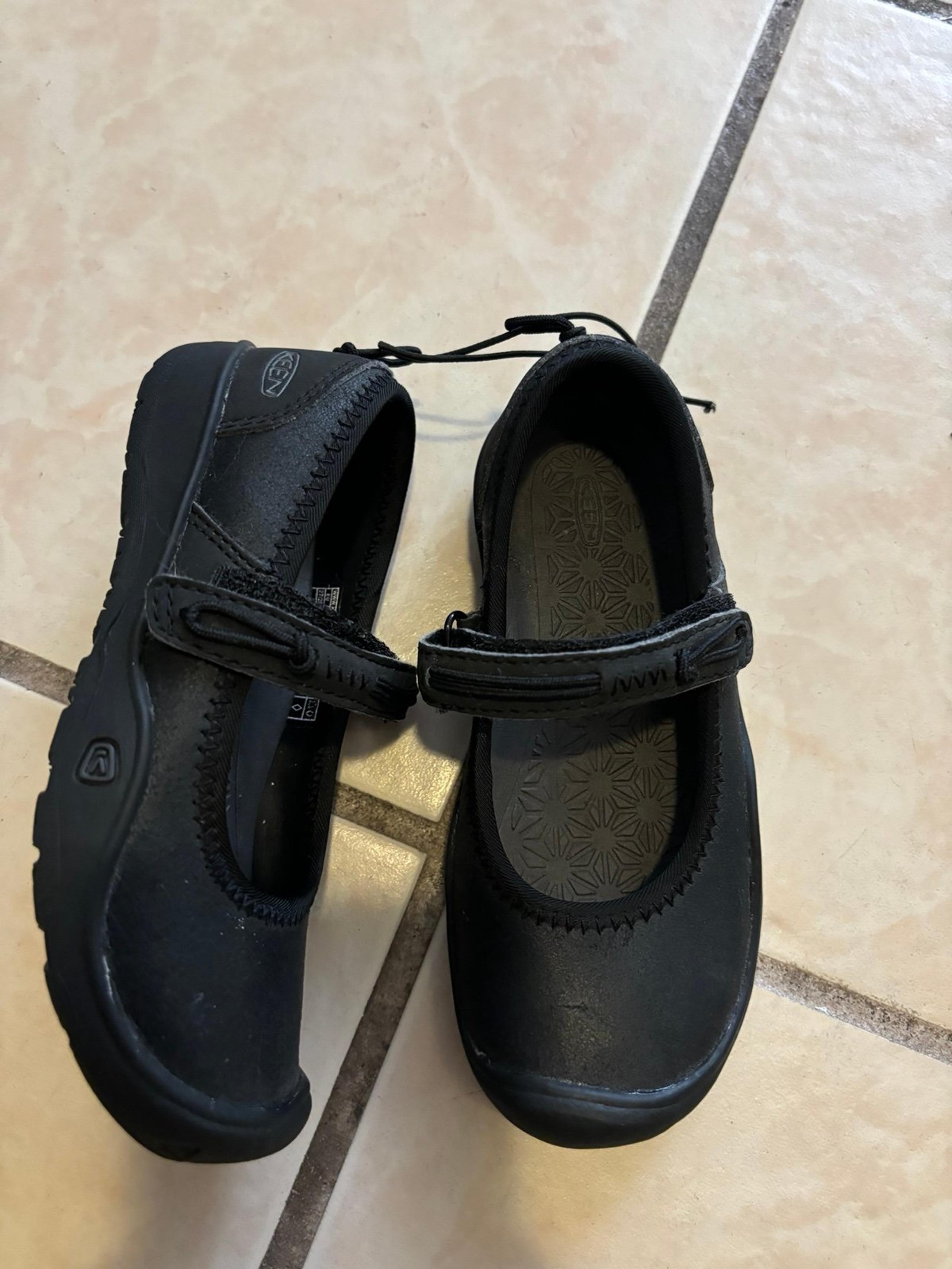 Keen toddler girls Mary Jane shoes black Sz 10