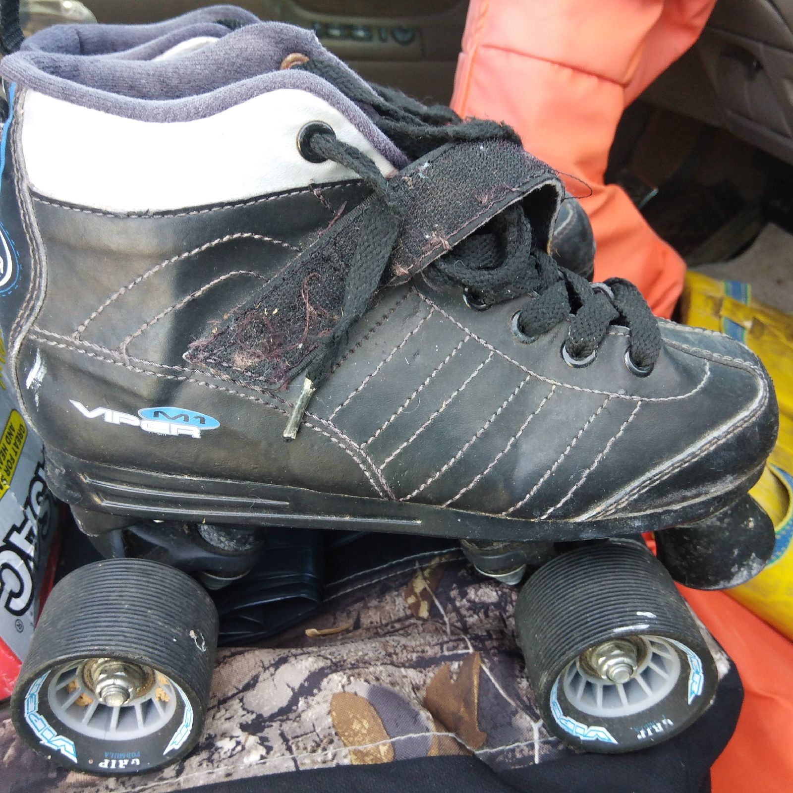 Youth skates size 5